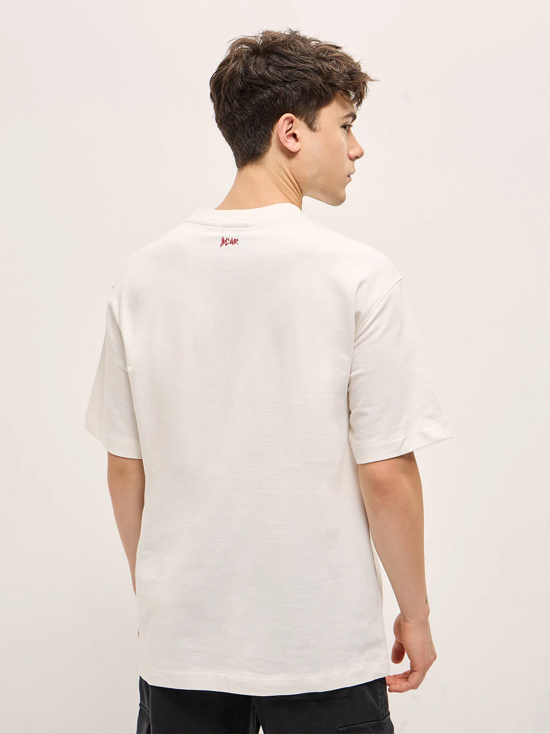 Men White Oversize Graphic Printed Crew Neck T-shirt - Image 2