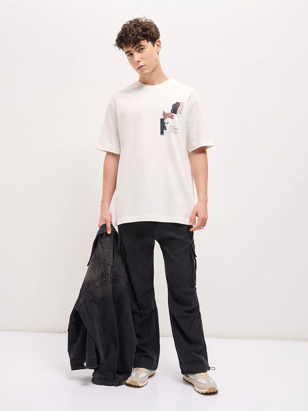 Men White Oversize Graphic Printed Crew Neck T-shirt - Image 4