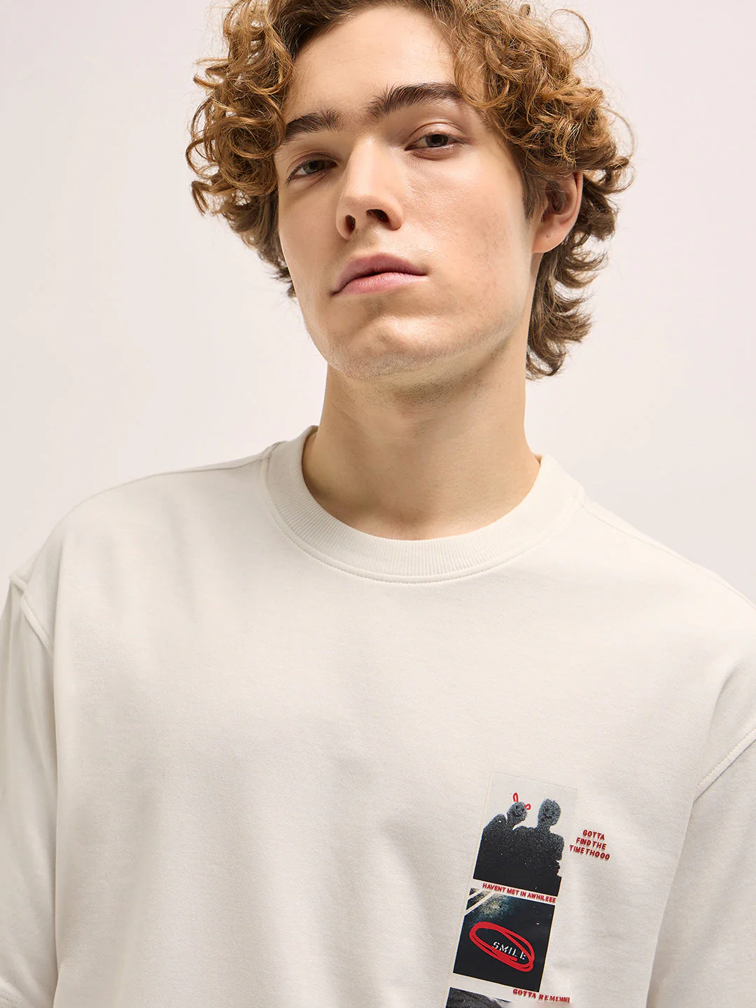 Men White Oversize Handwritten message graphic Print Crew Neck T-shirt - Image 4