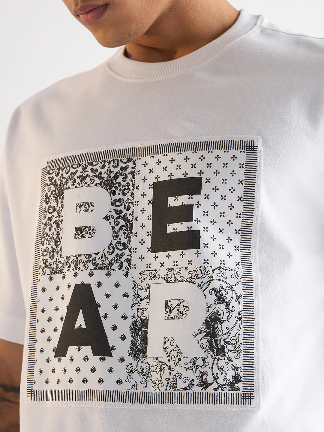 Men White Oversize Patchwork Graphic Print Crew Neck T-shirt - Image 6