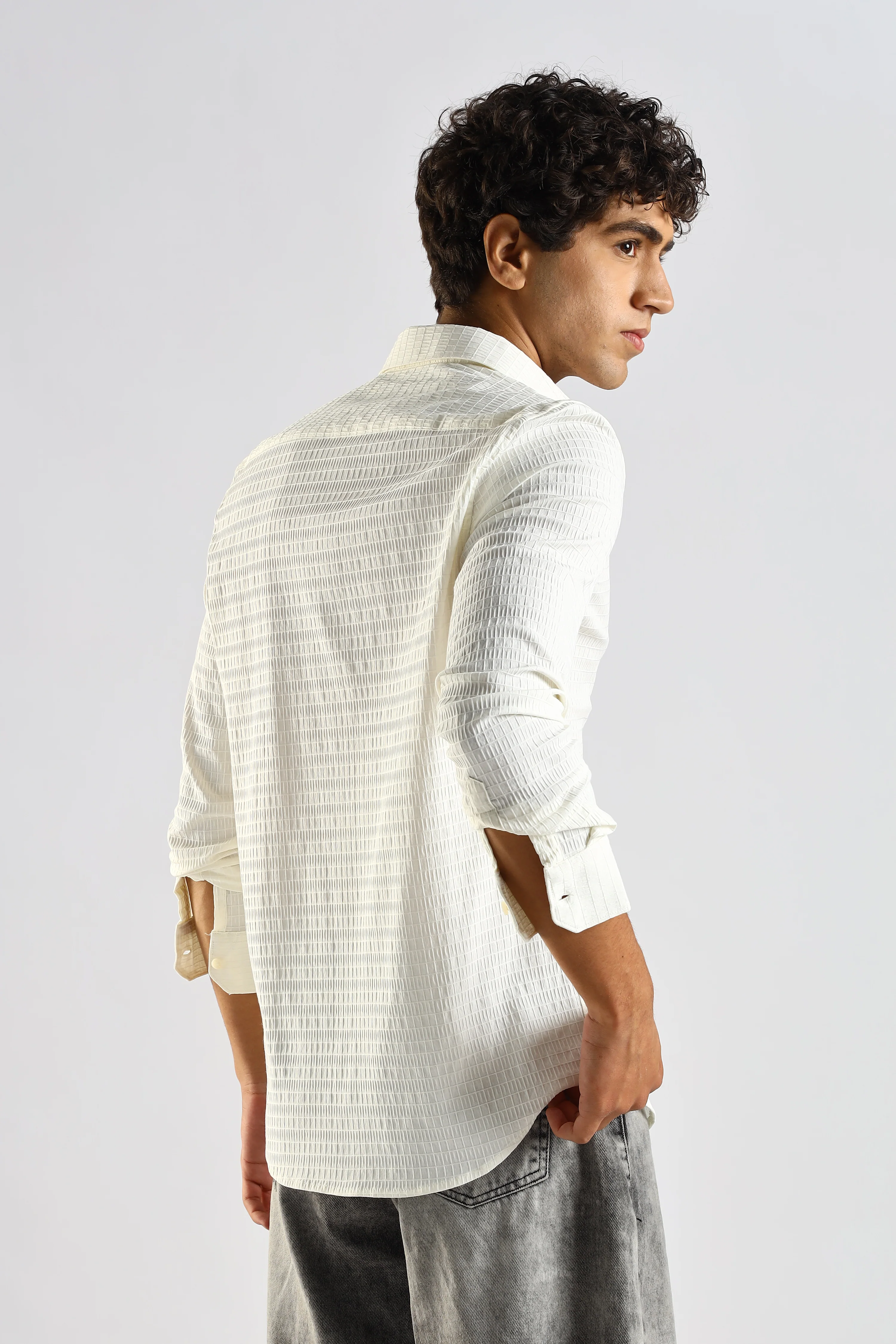 Men White Poly Blend Slim Fit Shirt - Image 2