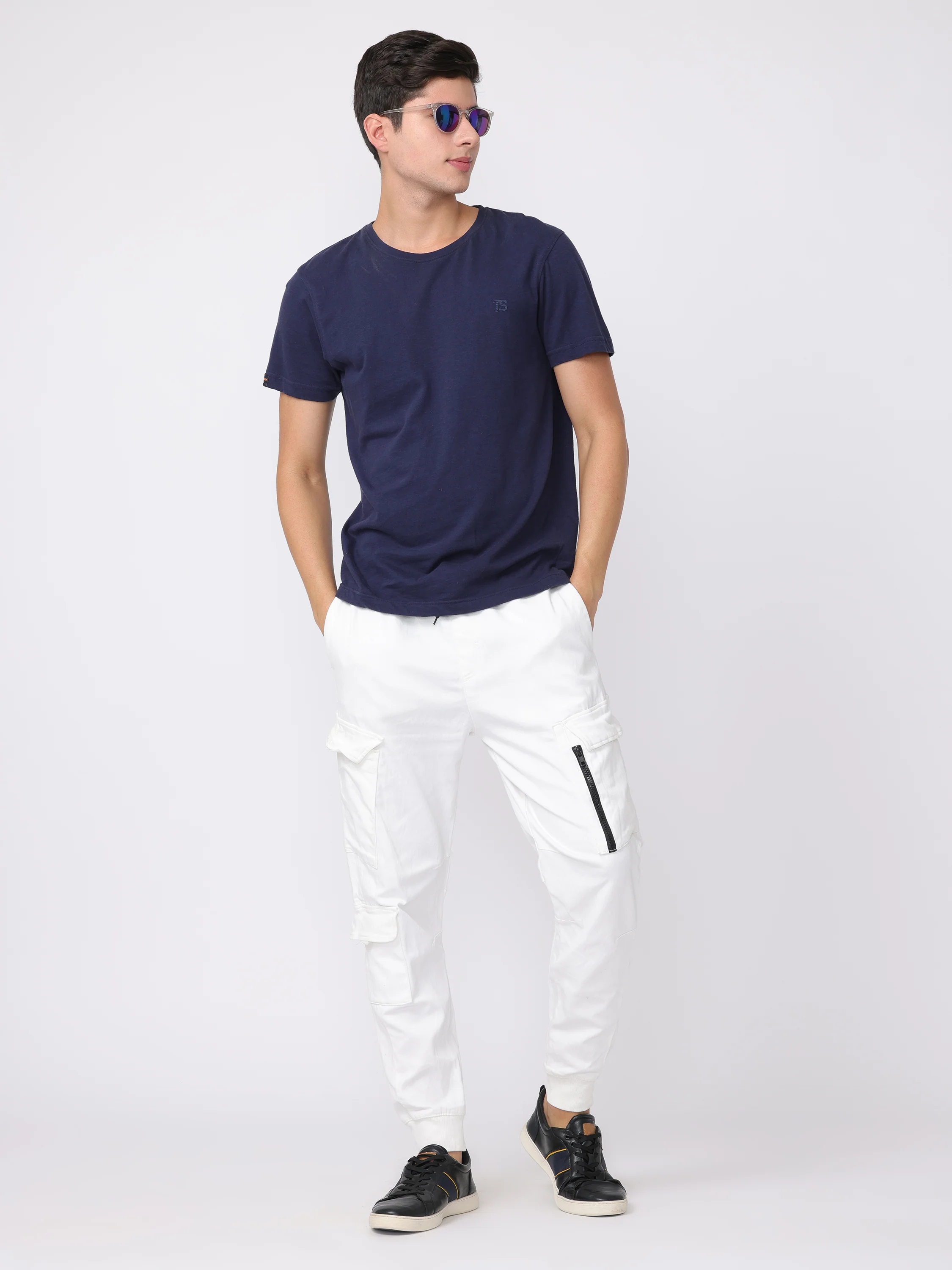 Men White Regular Fit Cargo Pants - Image 2