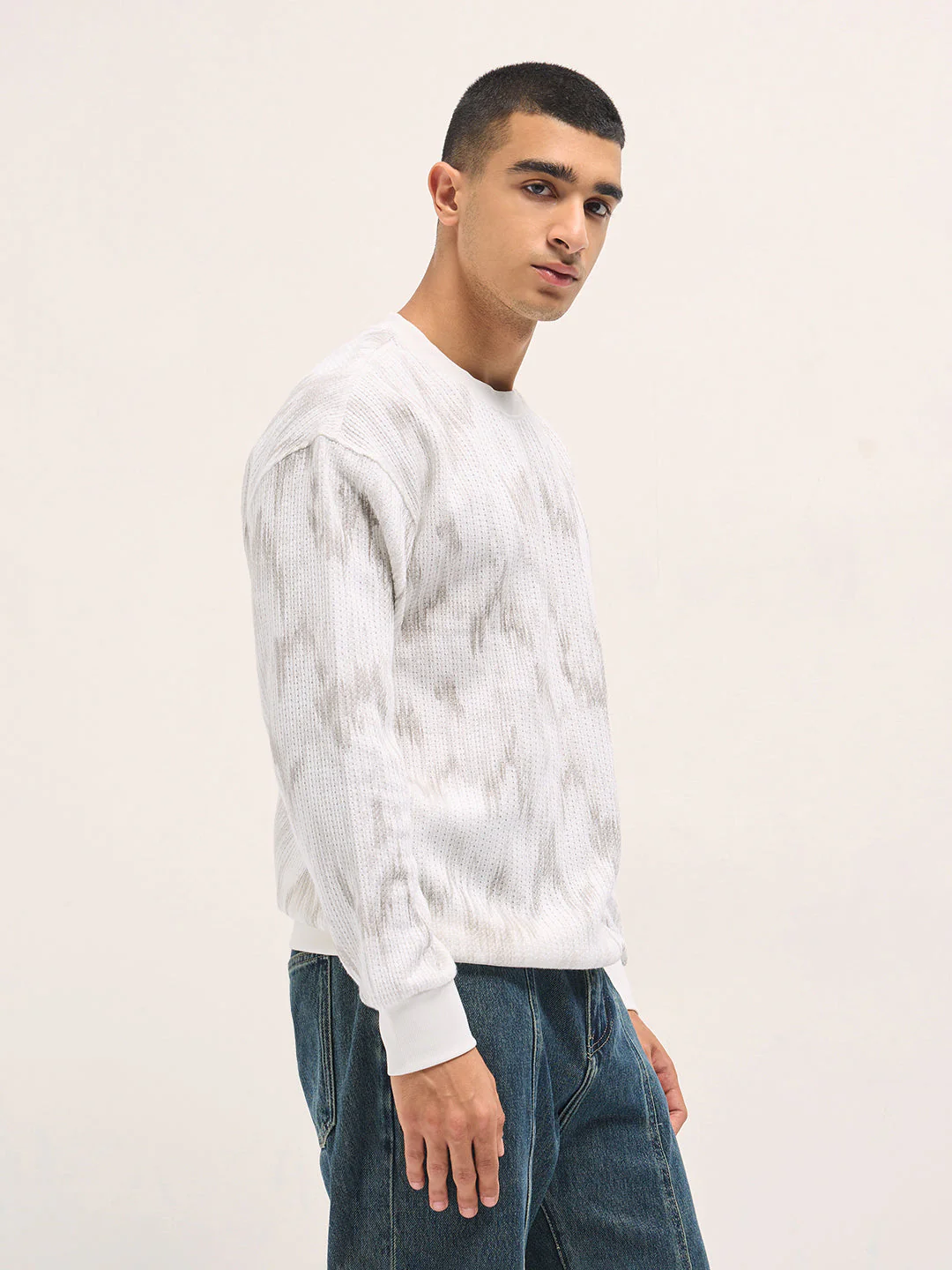 Men White Regular Fit Textured Crew Neck T-shirt - Image 3