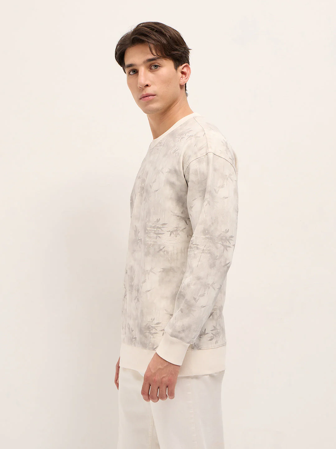 Men White Relaxed Fit Crew Neck T-Shirt - Image 3