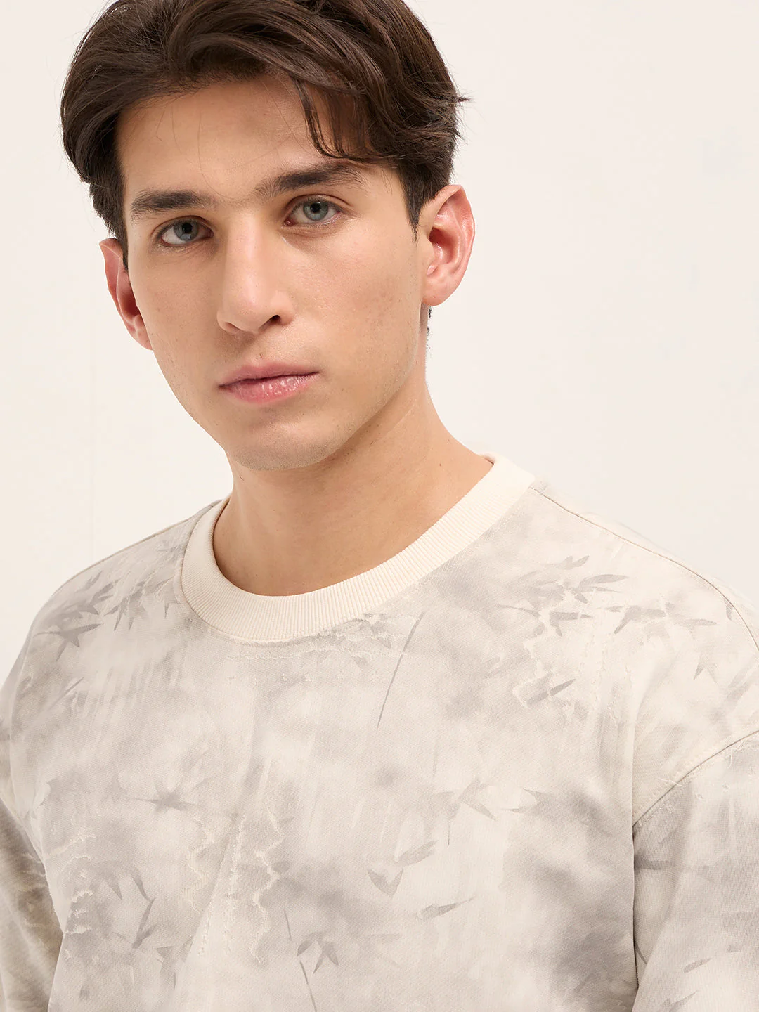Men White Relaxed Fit Crew Neck T-Shirt - Image 5