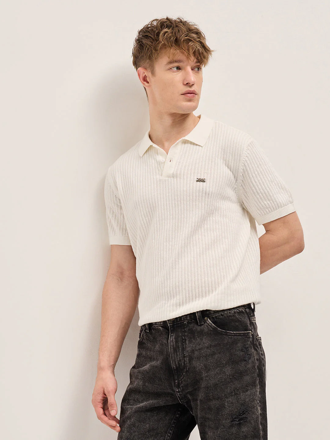 Men White Ribbed Texture Design Slim Fit Polo - Image 3