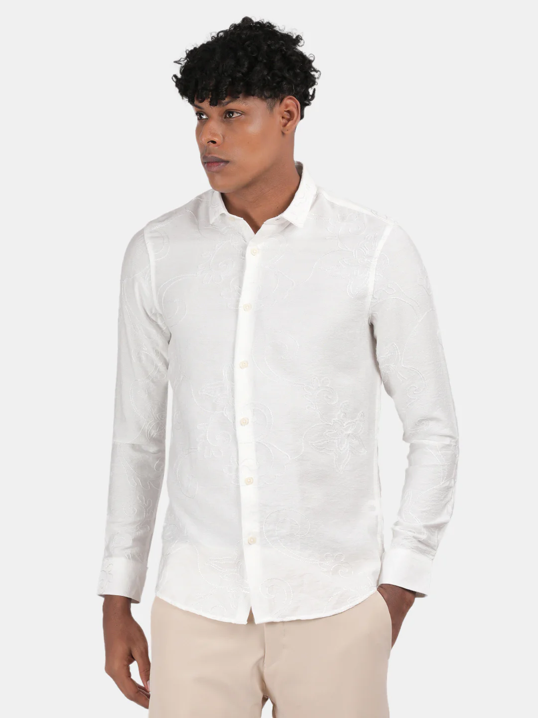 Men white Slim Fit Spread Collar Full Sleeve Casual Shirt - Image 4