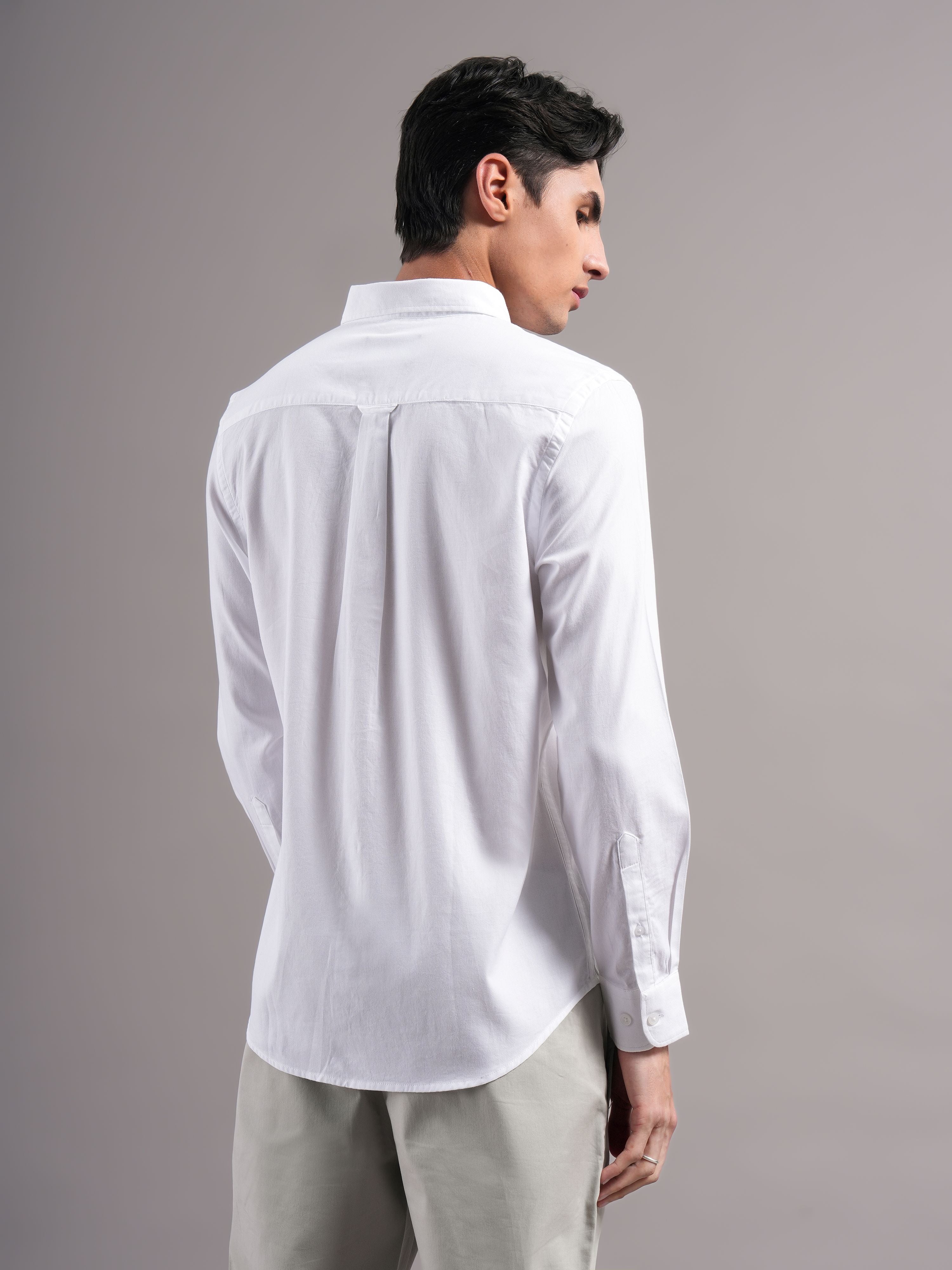 Men White Solid Casual Shirt - Image 2