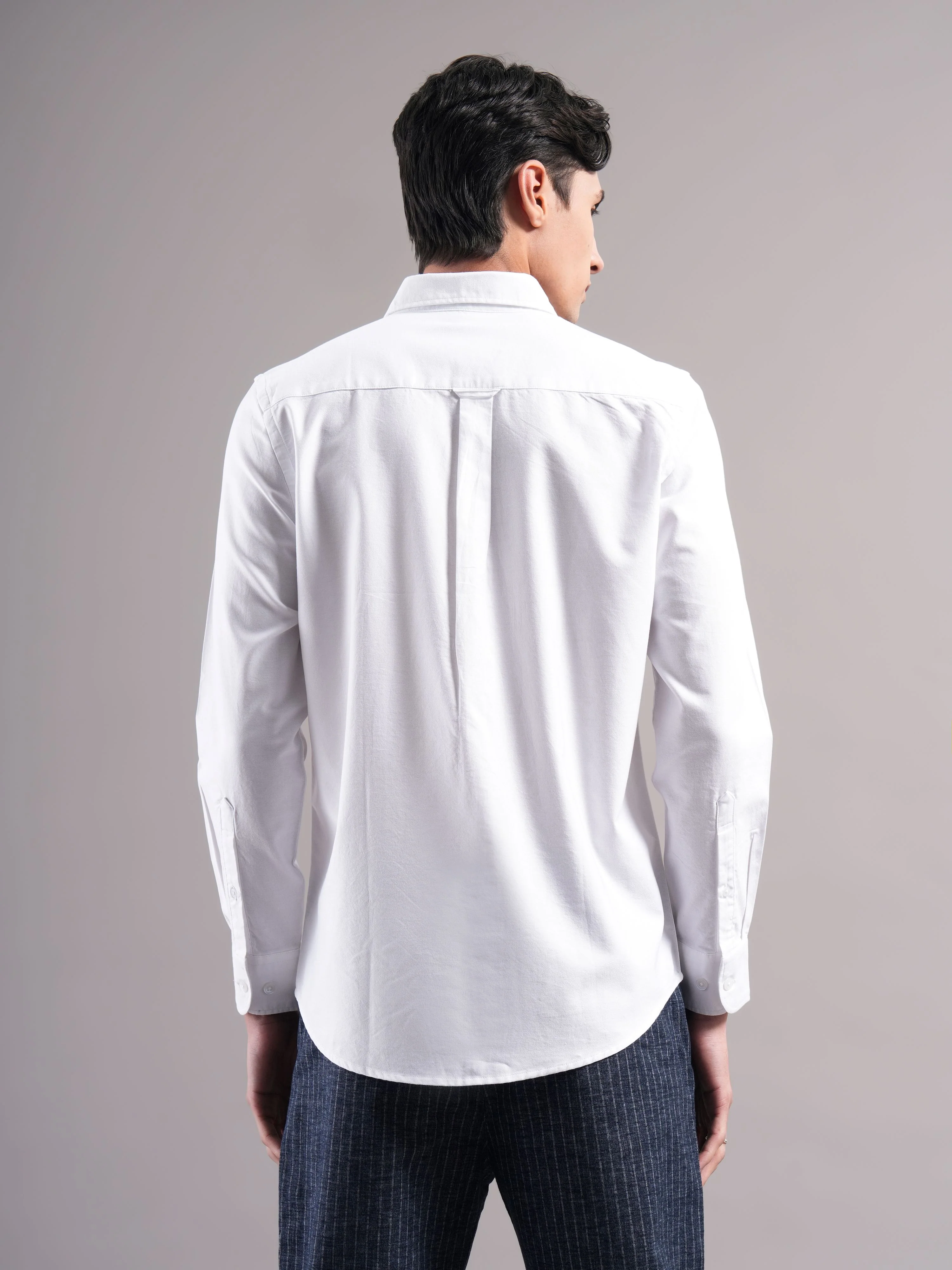 Men White Solid Casual Shirt - Image 2