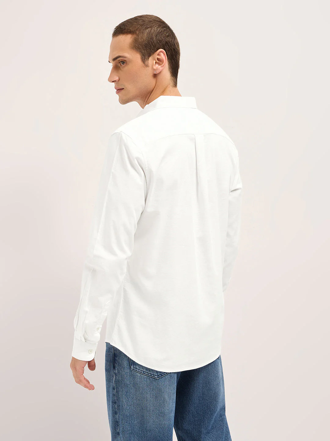 Men White Solid Cotton Blend Slim Fit Casual Shirt - Image 2