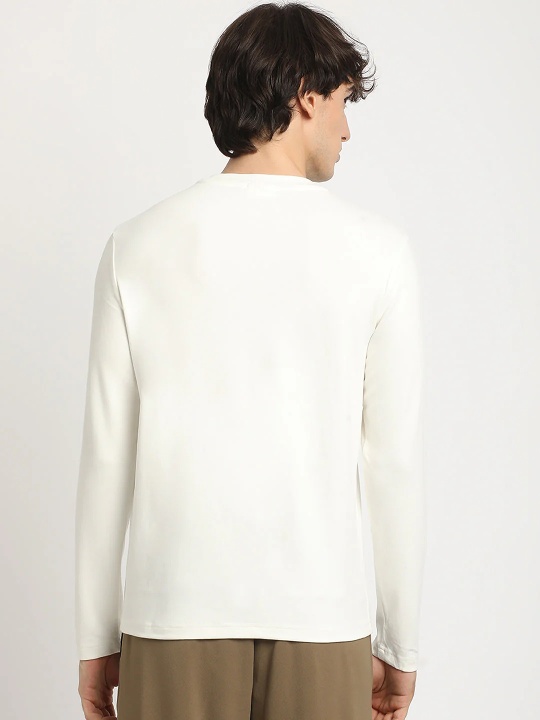 Men White Solid Regular Fit Round Neck T-Shirt - Image 4