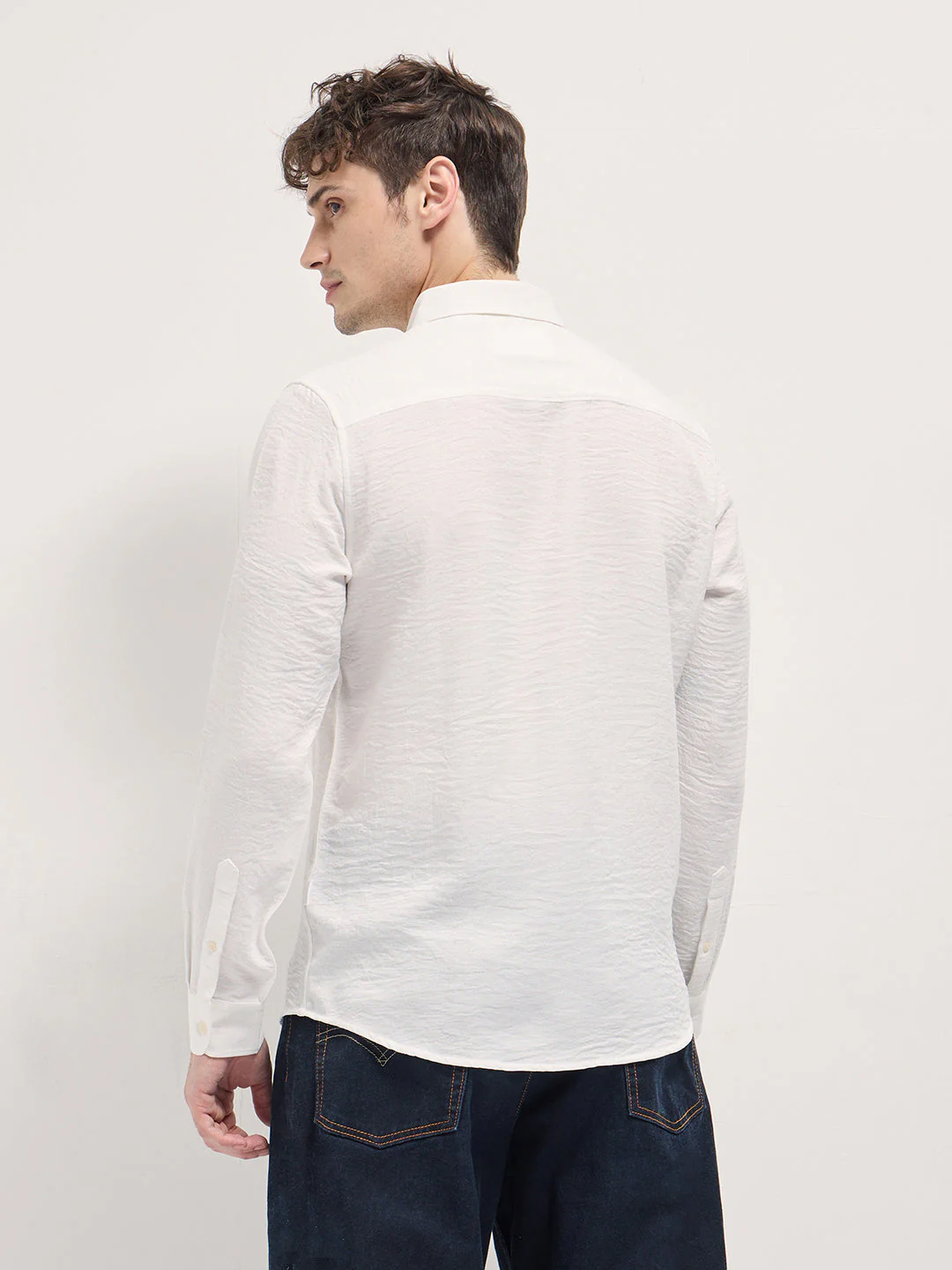 Men White Solid Seersucker Effect Slim Fit Casual Shirt - Image 2