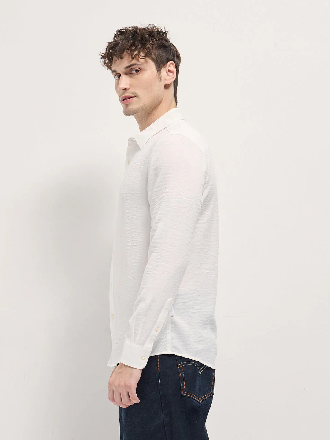 Men White Solid Seersucker Effect Slim Fit Casual Shirt - Image 3