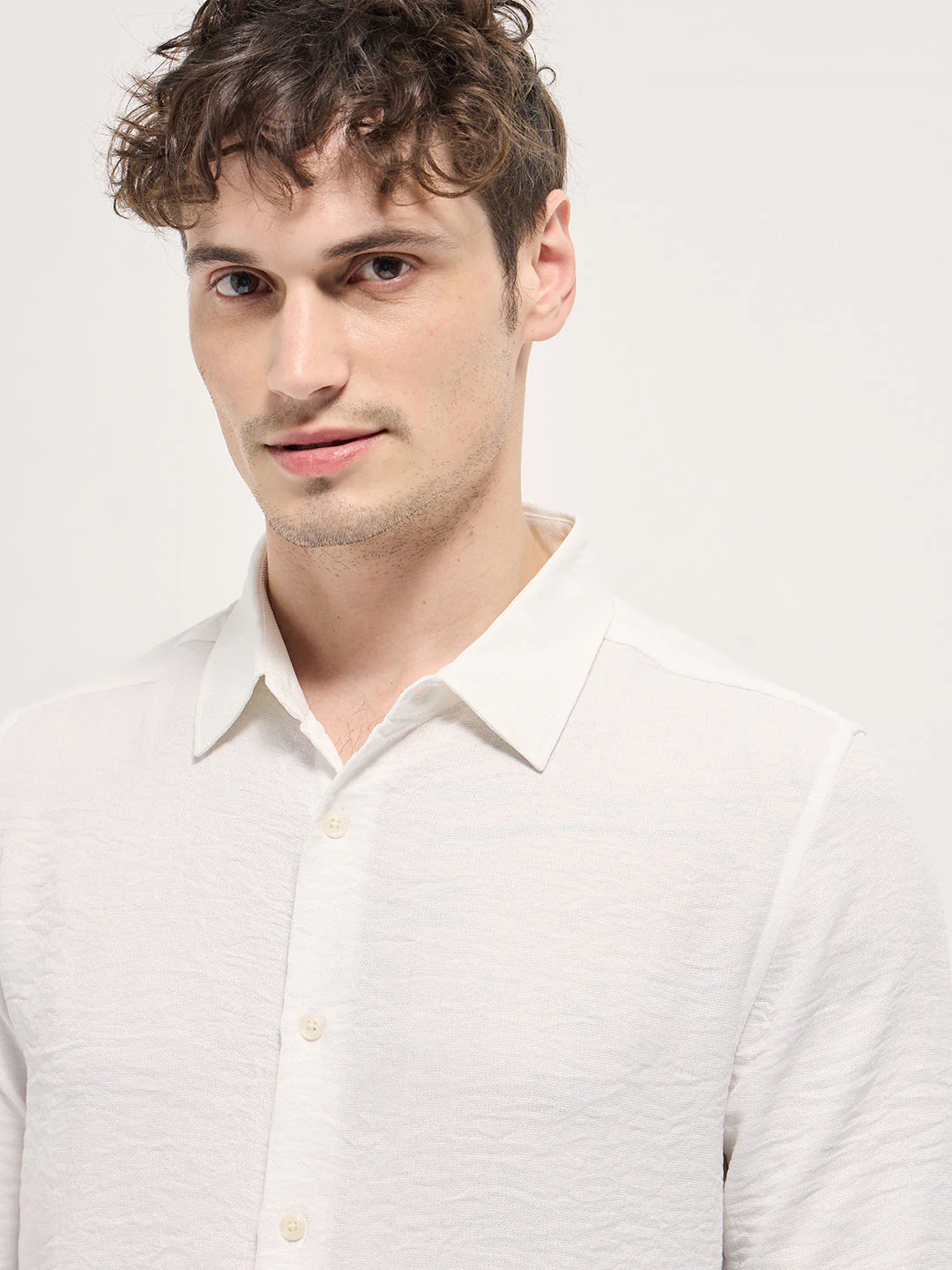 Men White Solid Seersucker Effect Slim Fit Casual Shirt - Image 5