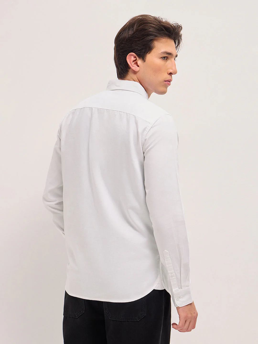 Men White Solid Slim Fit Casual Shirt - Image 2