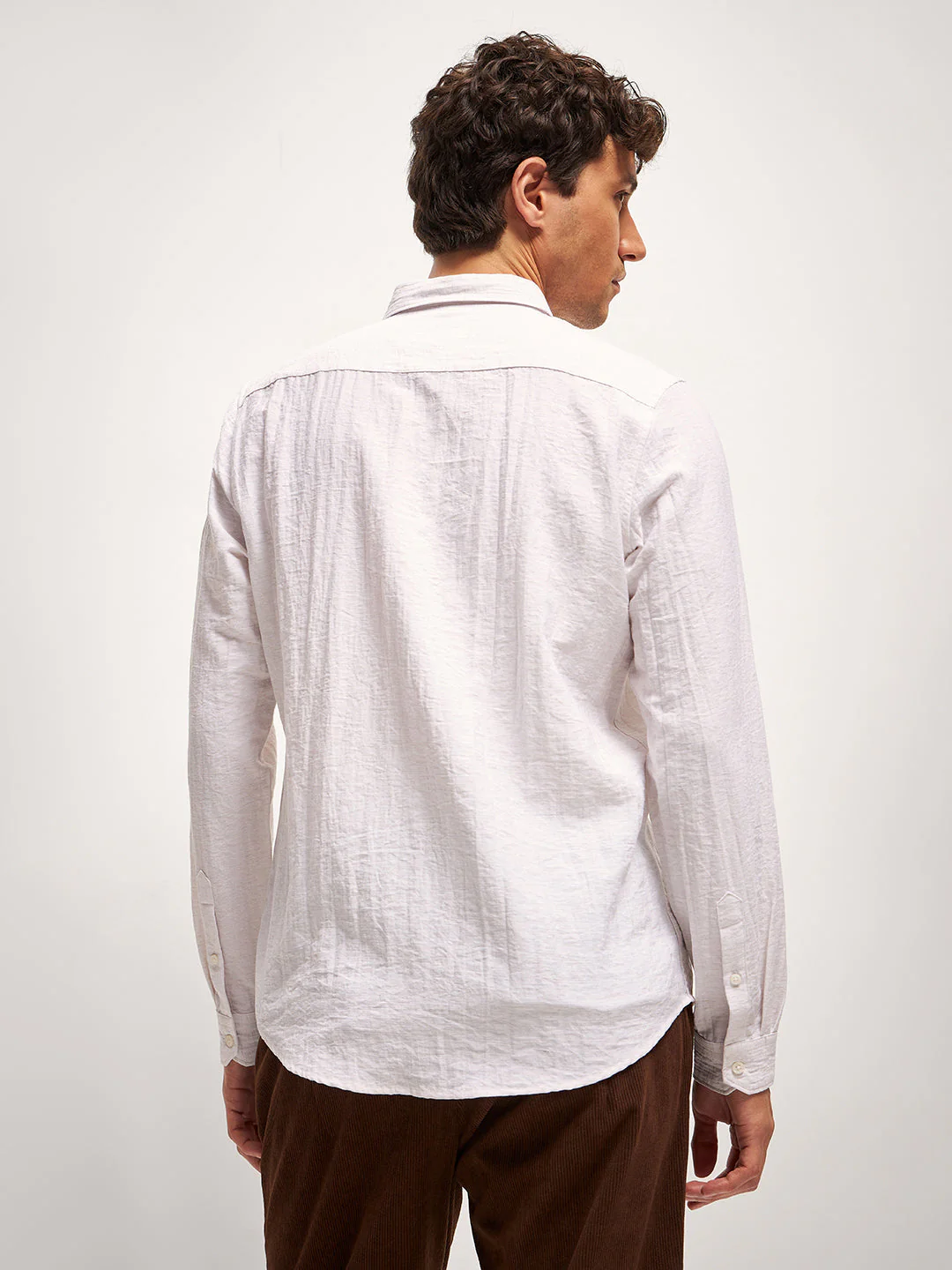 Men White Solid Slim Fit Casual Shirt - Image 2