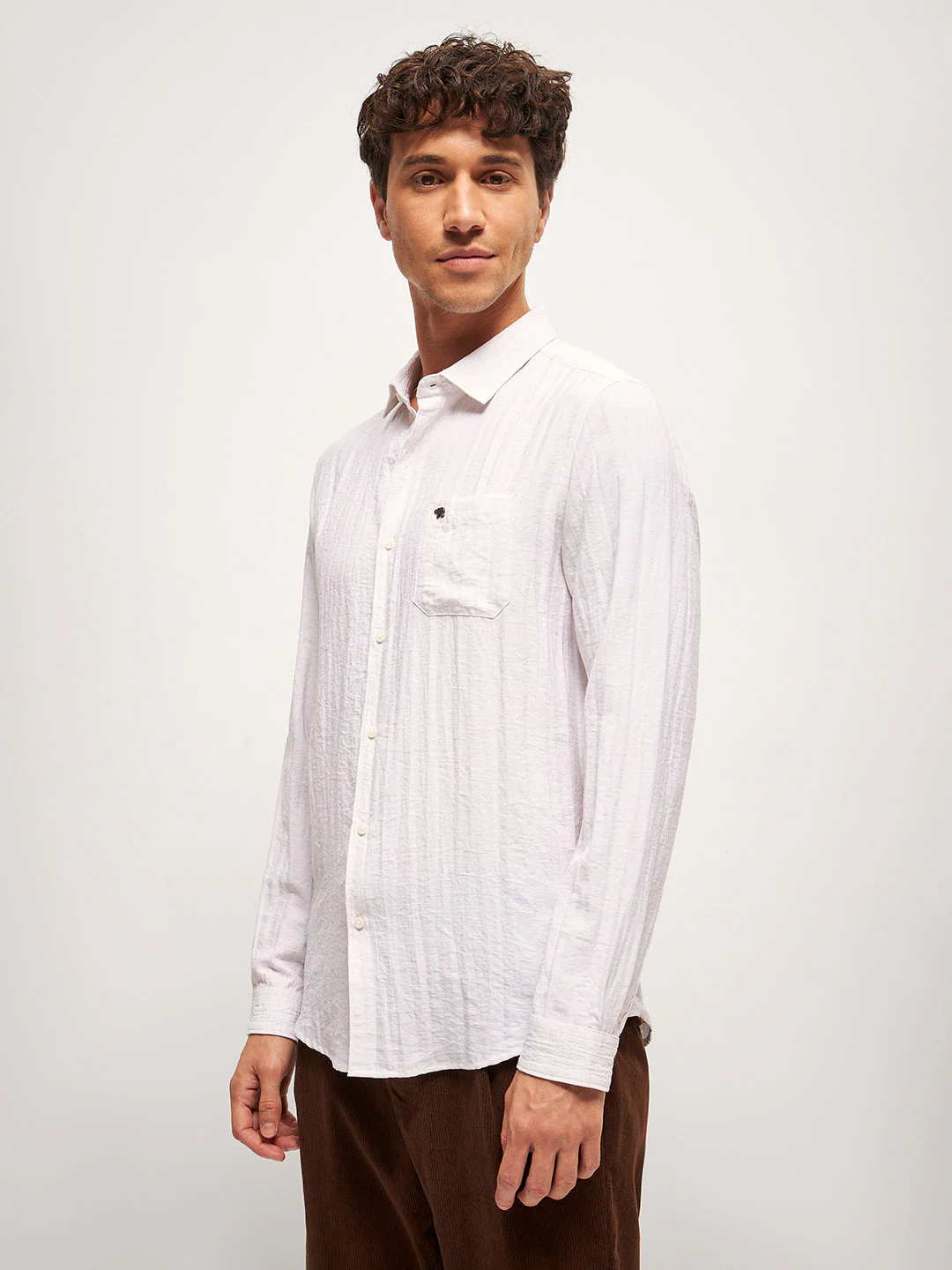 Men White Solid Slim Fit Casual Shirt - Image 3