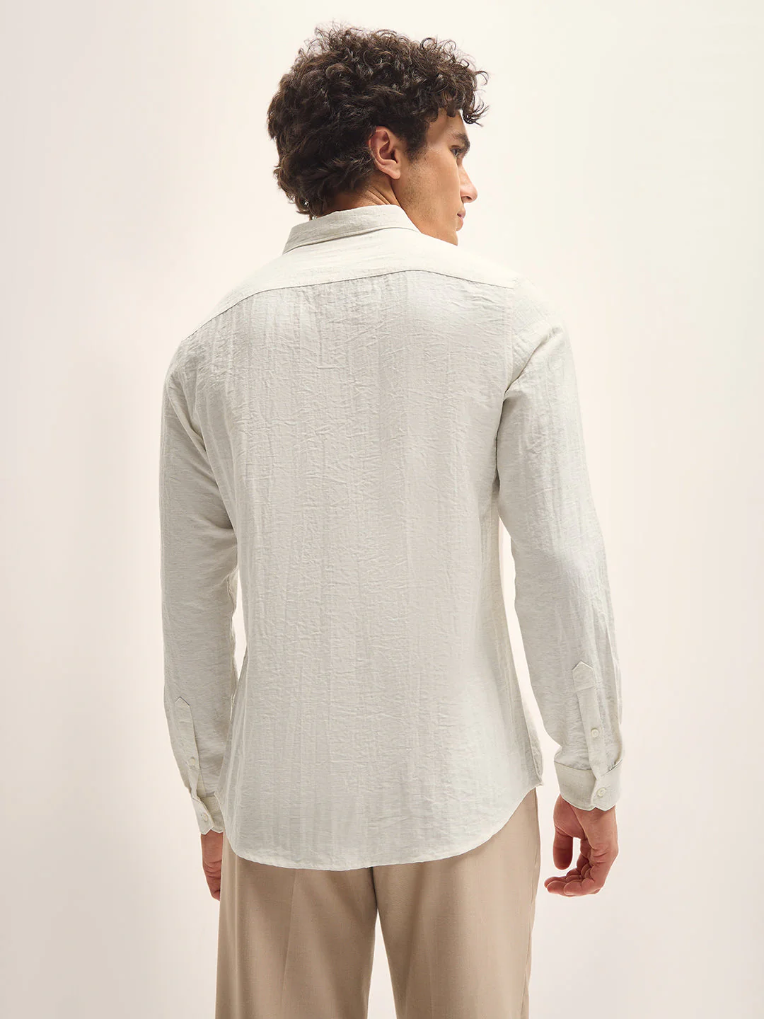Men White Solid Slim Fit Casual Shirt - Image 2