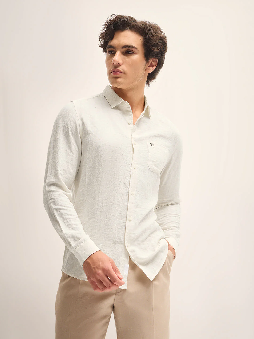Men White Solid Slim Fit Casual Shirt - Image 3