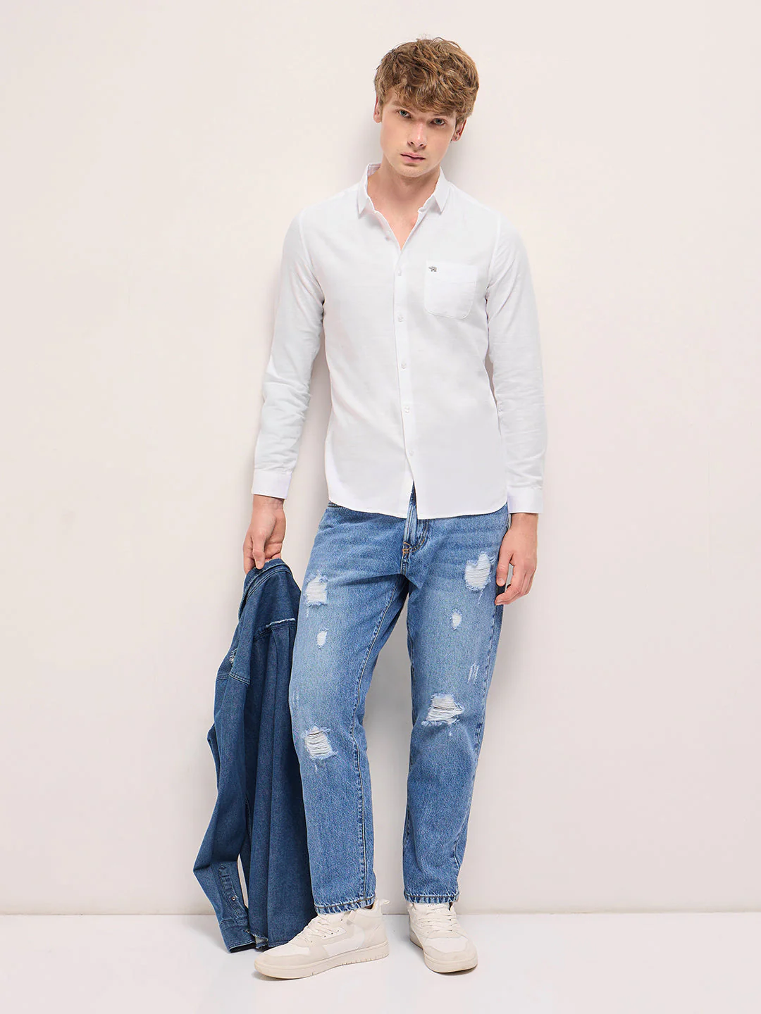 Men White Solid Slim Fit Casual Shirt - Image 4