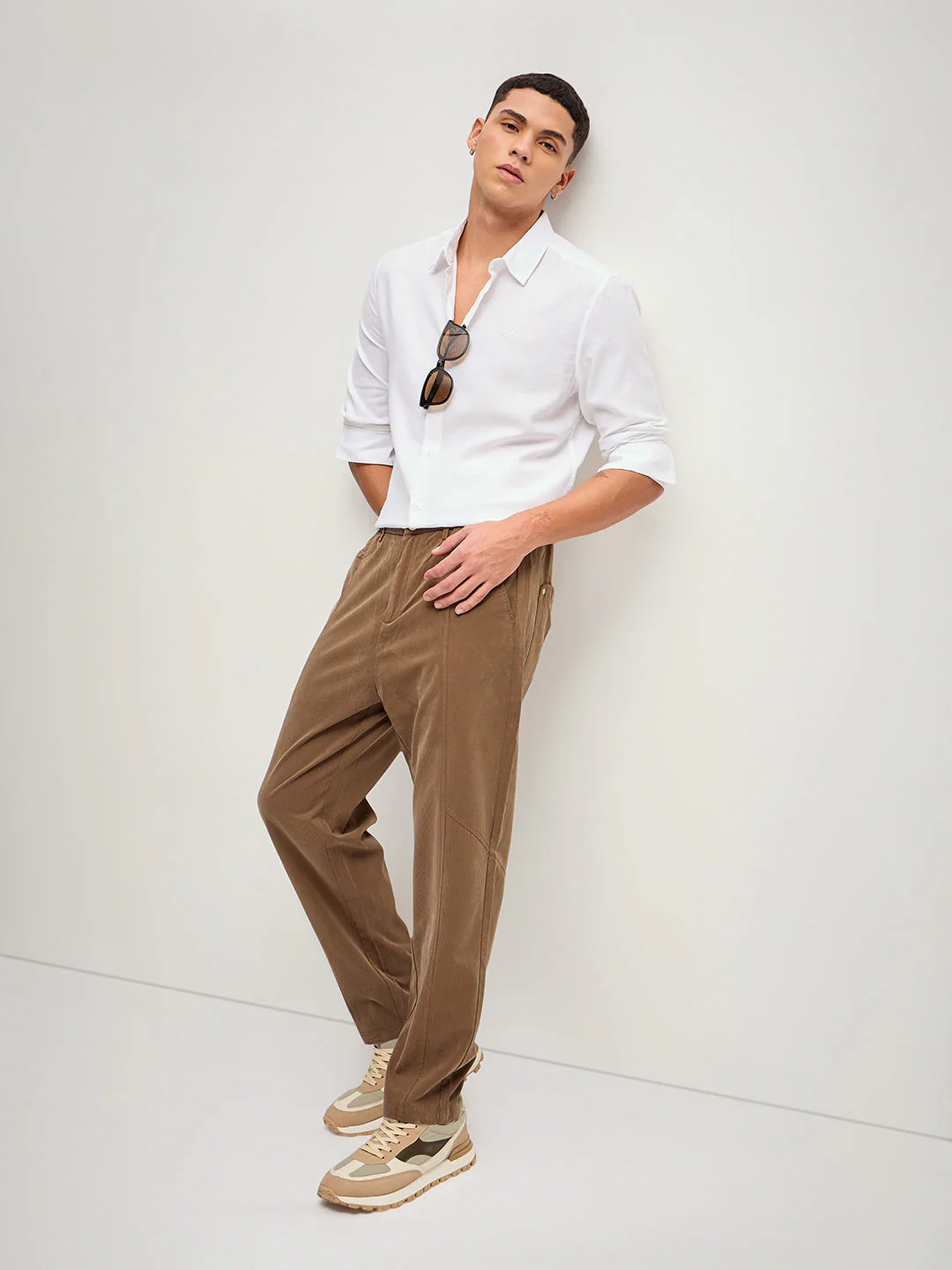 Men White Solid Slim Fit Casual Shirt - Image 3