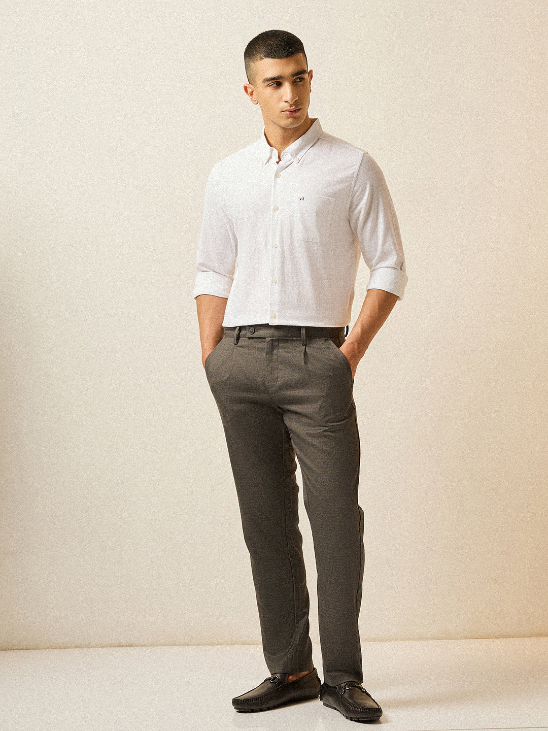 Men White Solid Slim Fit Cotton Casual Shirt - Image 4