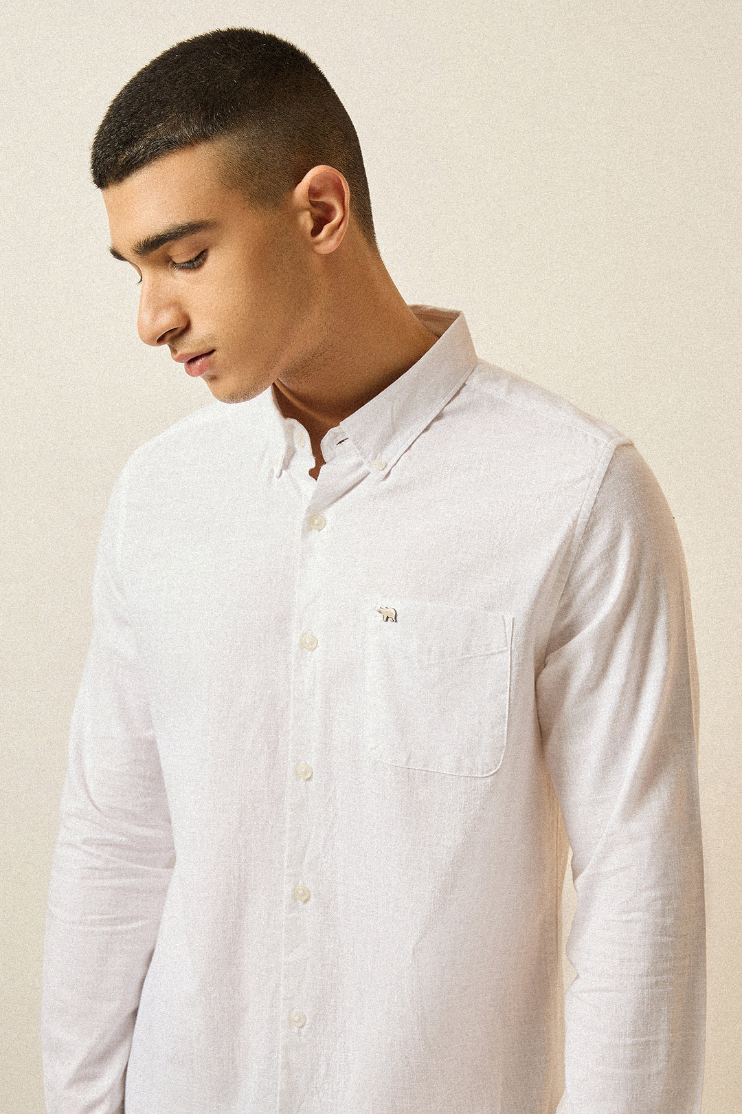 Men White Solid Slim Fit Cotton Casual Shirt - Image 5