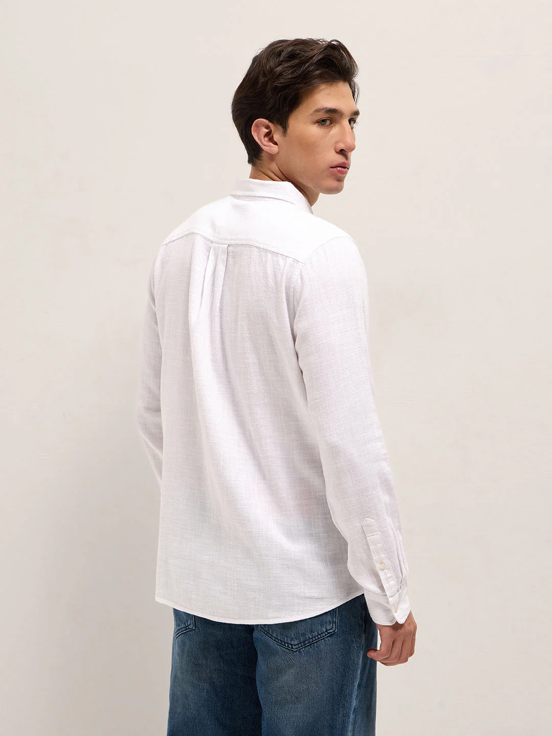 Men White Solid Slim Fit Cotton Casual Shirt - Image 2