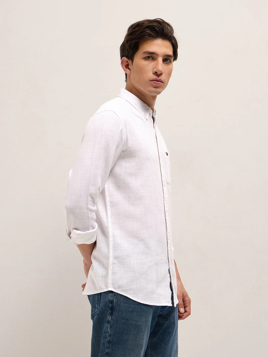 Men White Solid Slim Fit Cotton Casual Shirt - Image 3