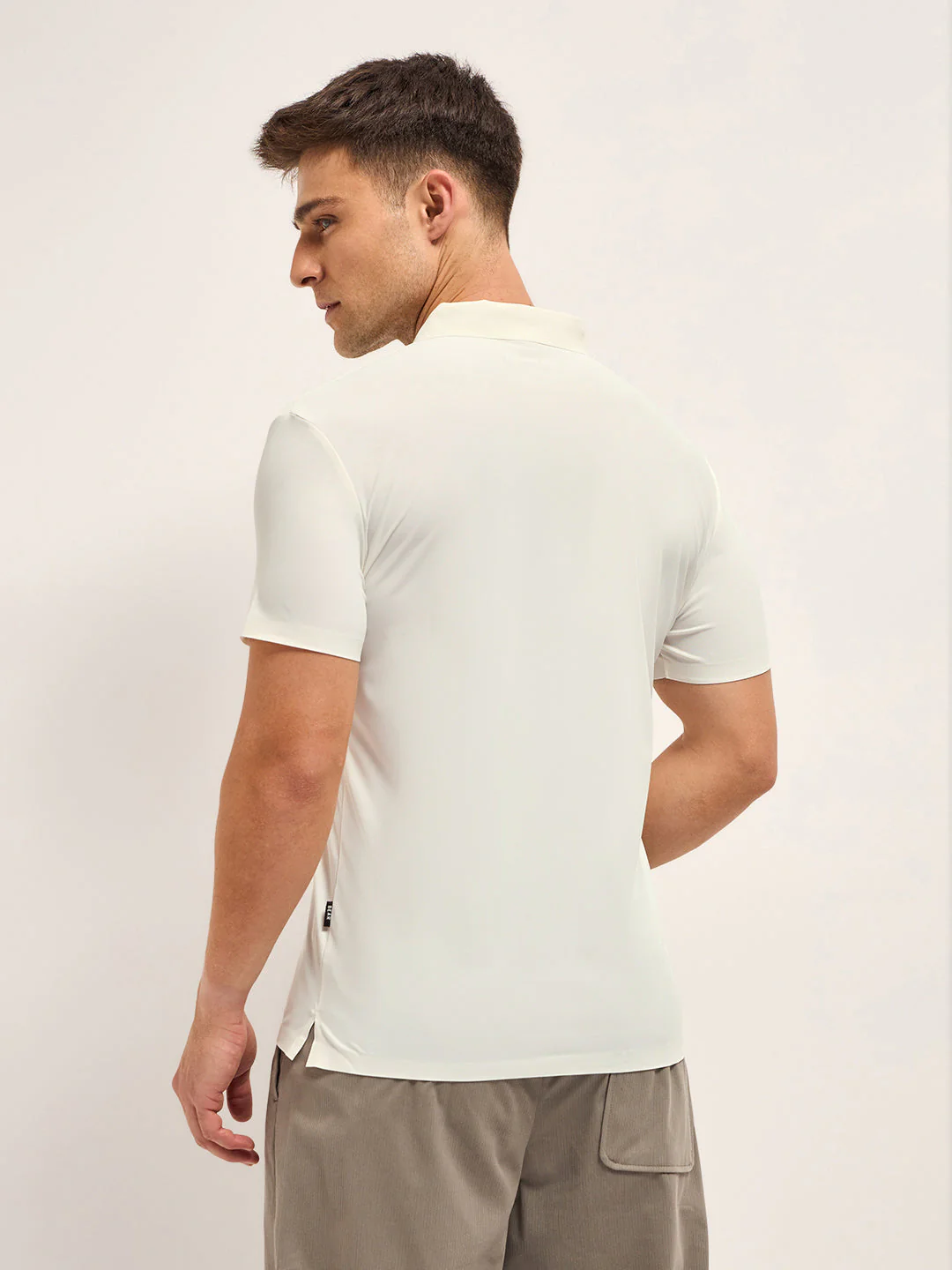 Men White Solid Slim Fit Polo T-shirt - Image 2