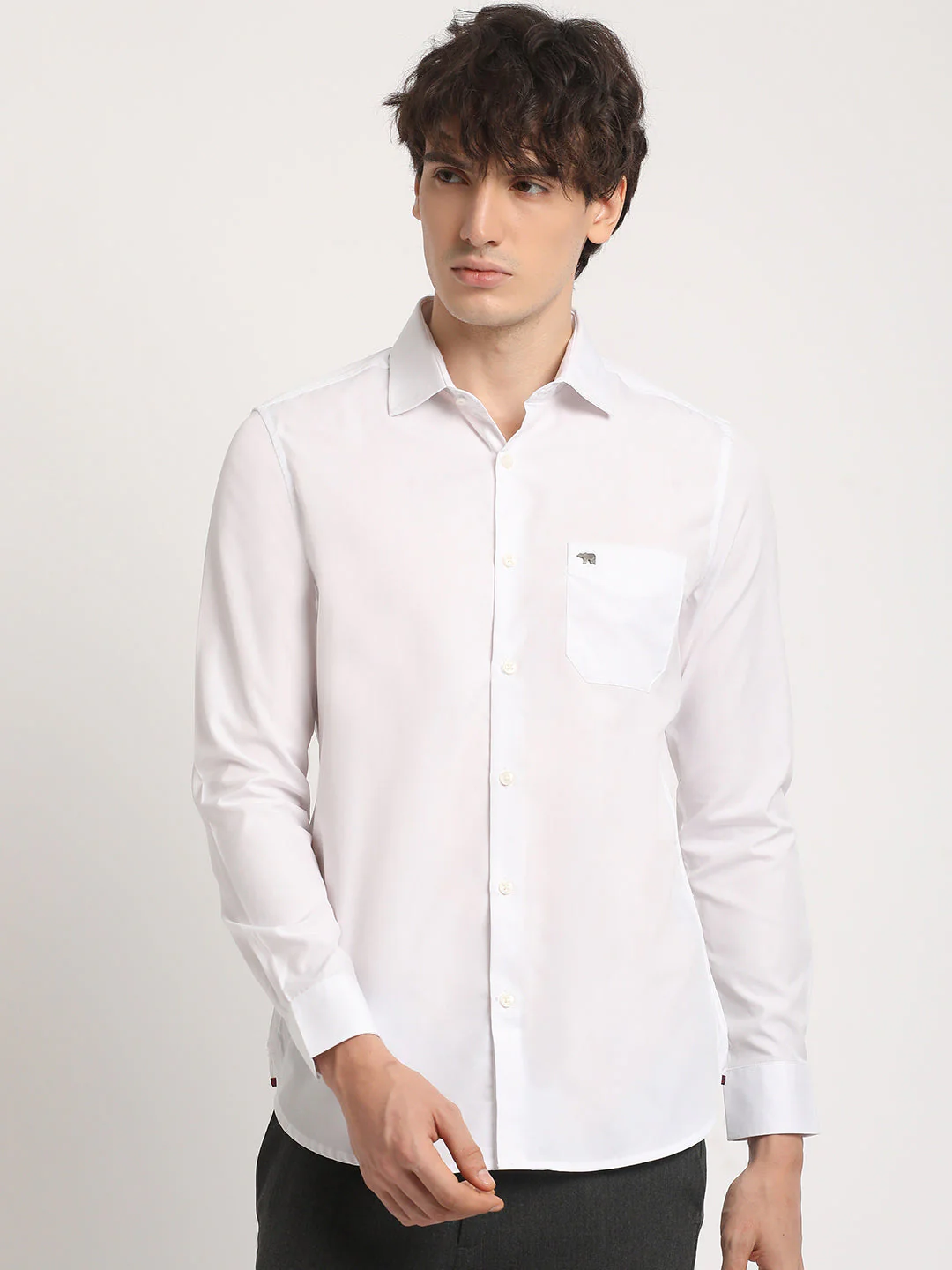 Men White Solid Tailored Fit Cotton formal Shirt - Image 2