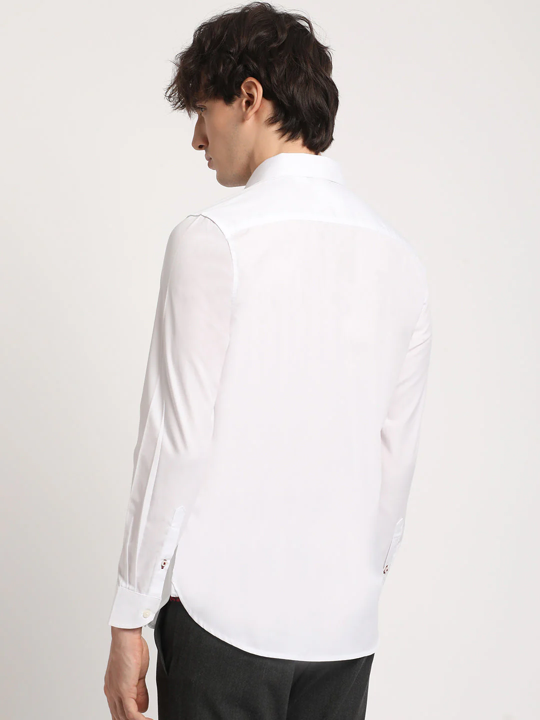 Men White Solid Tailored Fit Cotton formal Shirt - Image 4