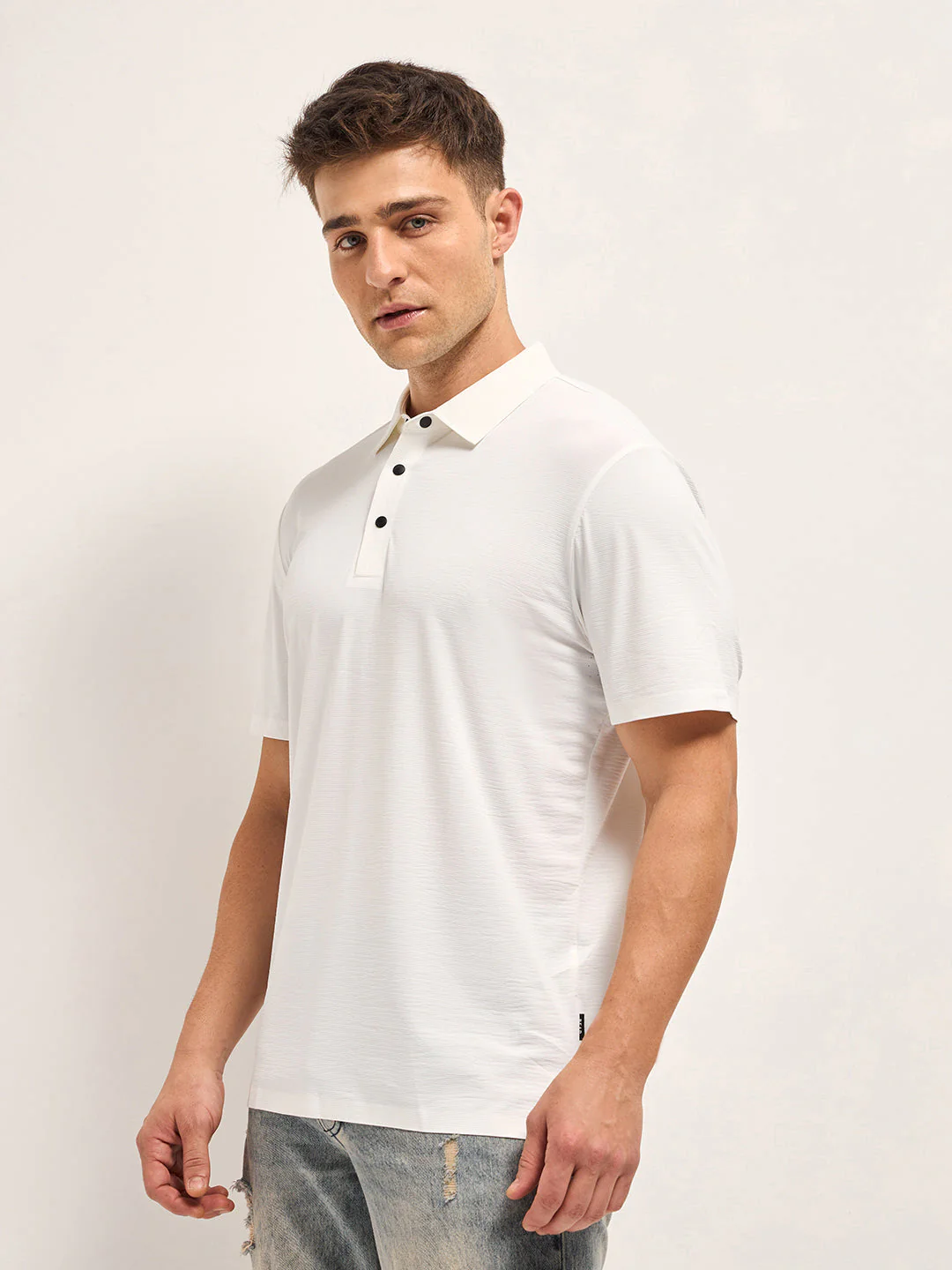 Men White Texture Slim Fit Polo T-shirt - Image 3