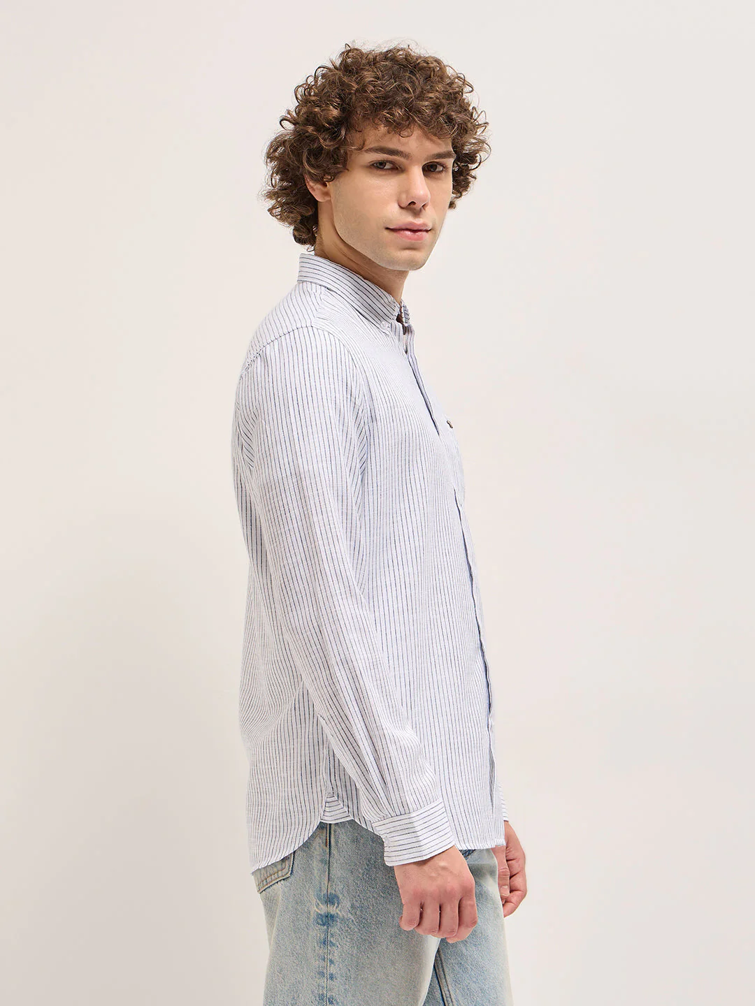 Men White Vertical Pin Stripes Slim Fit Casual Shirt - Image 3