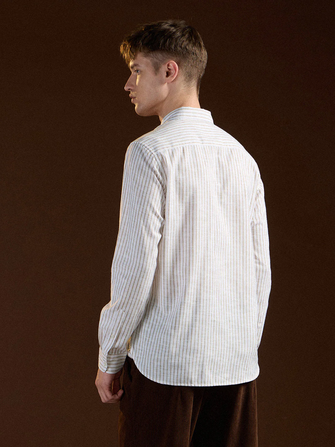 Men White Vertical Stripes Slim Fit Casual Shirt - Image 2