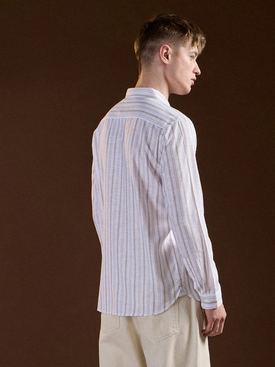 Men White Vertical Stripes Slim Fit Casual Shirt - Image 2