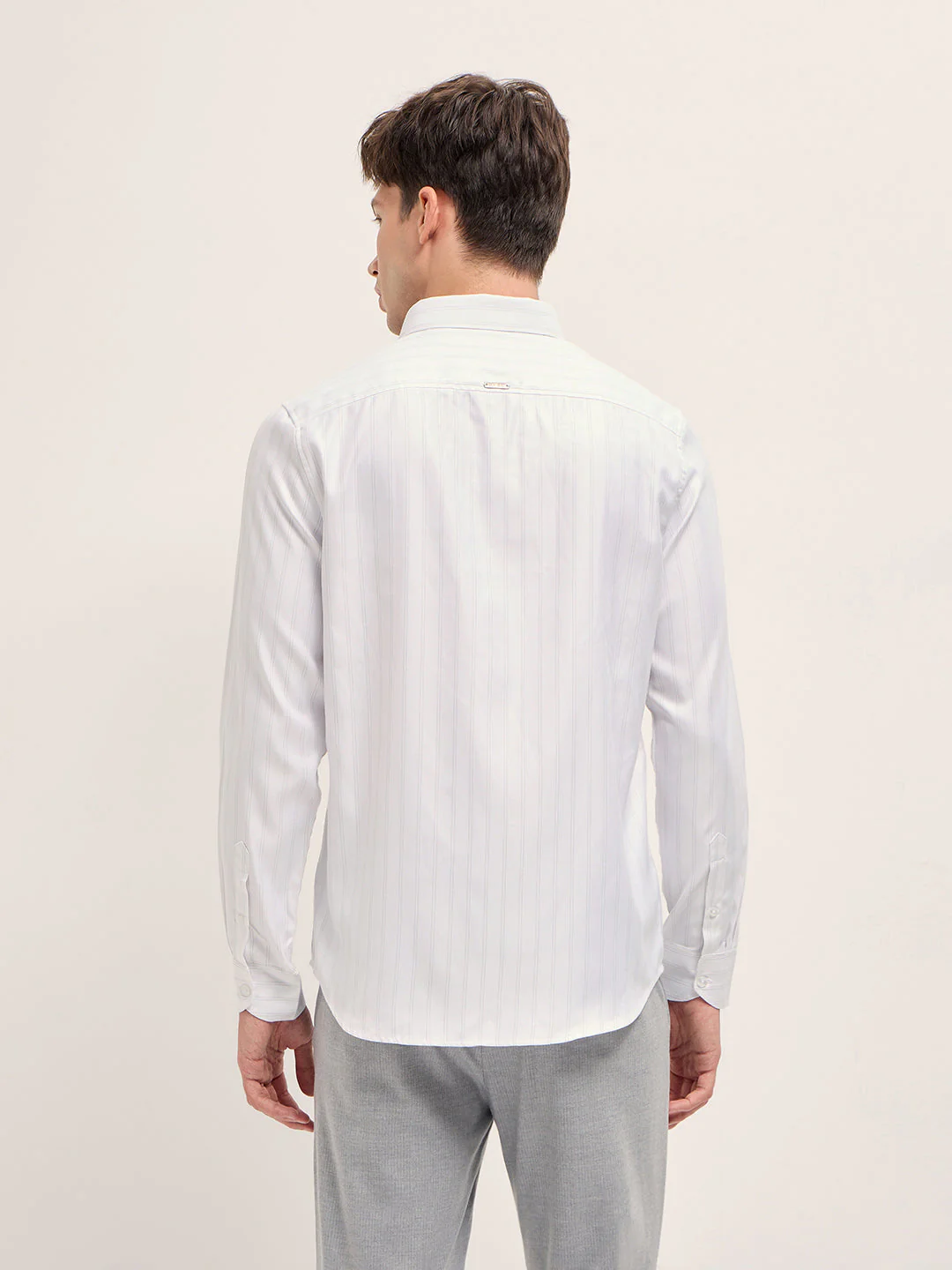 Men White Woven Stripe Pattern Tailored Fit Formal Shirt - Image 2