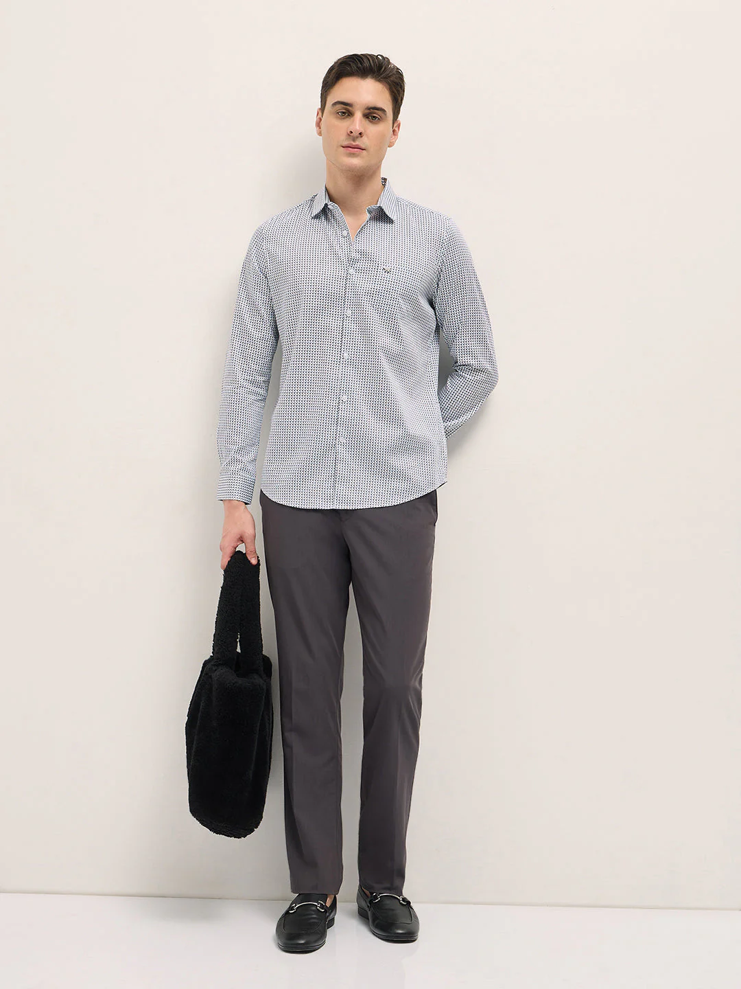 Men WhiteBlue Geometric Printed Tailored Fit Formal Shirt - Image 4