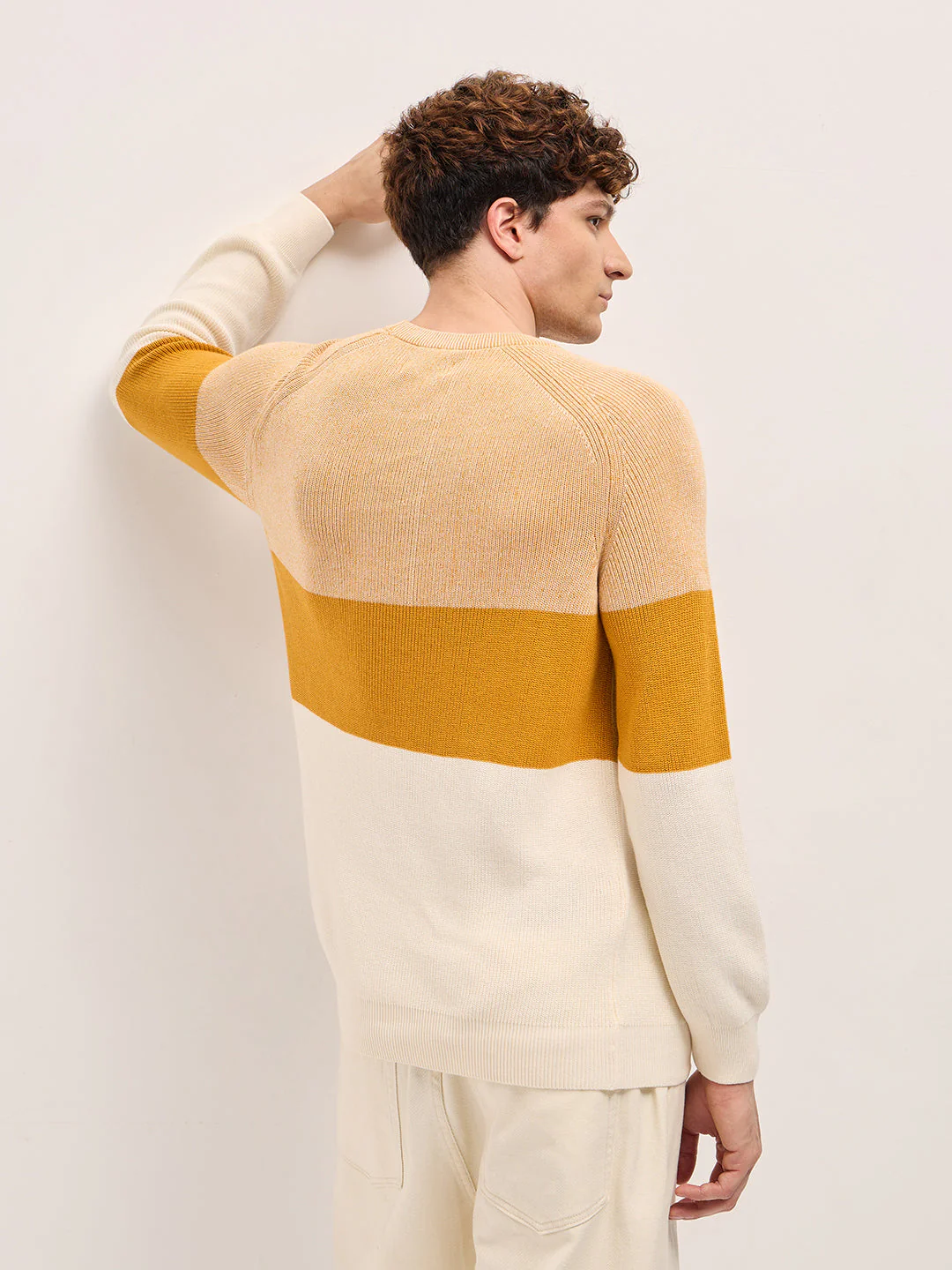 Men Yellow Color-Block Textured Knit Crew Neck T-Shirt - Image 2