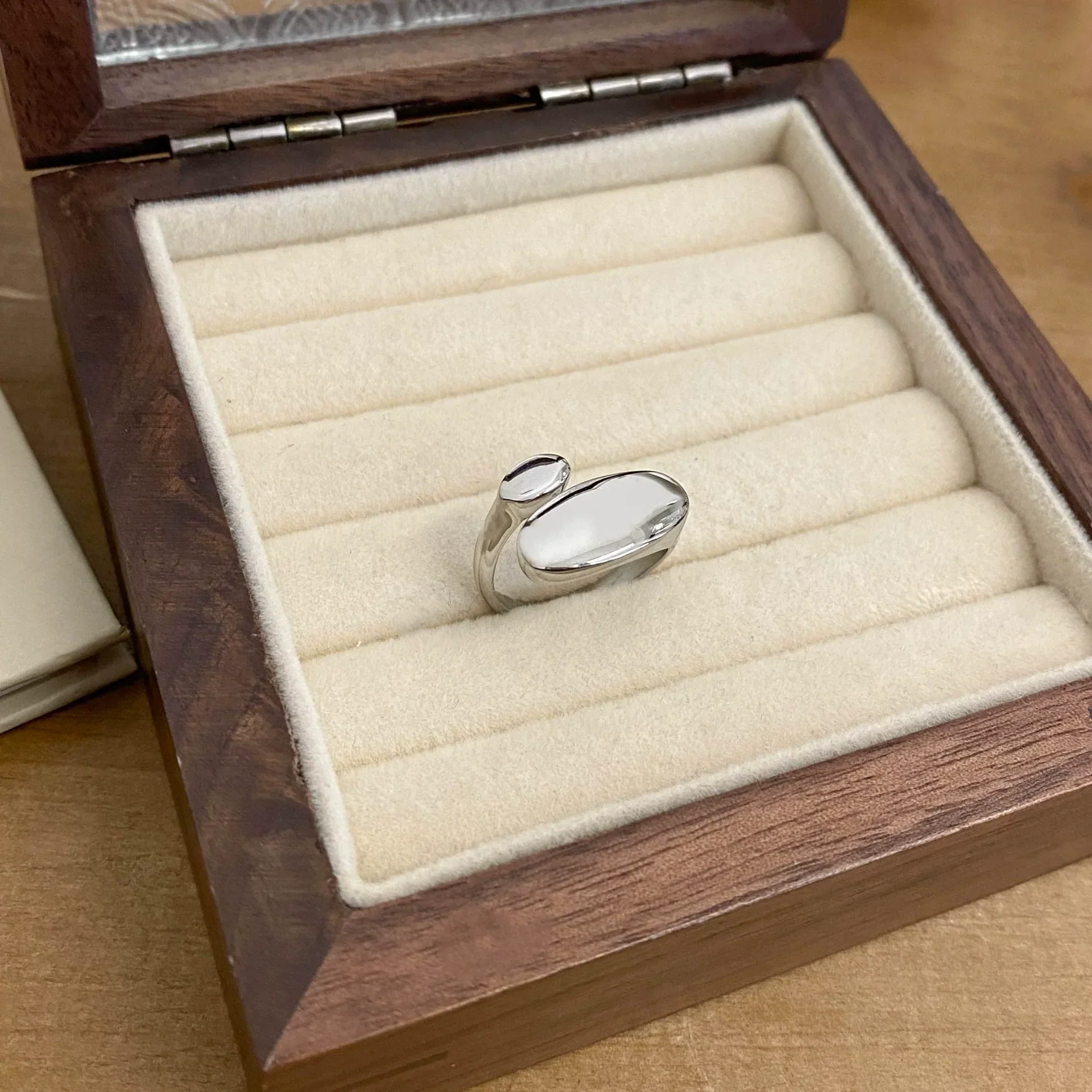 Minimalist Silver Open Ring With Oval Accents