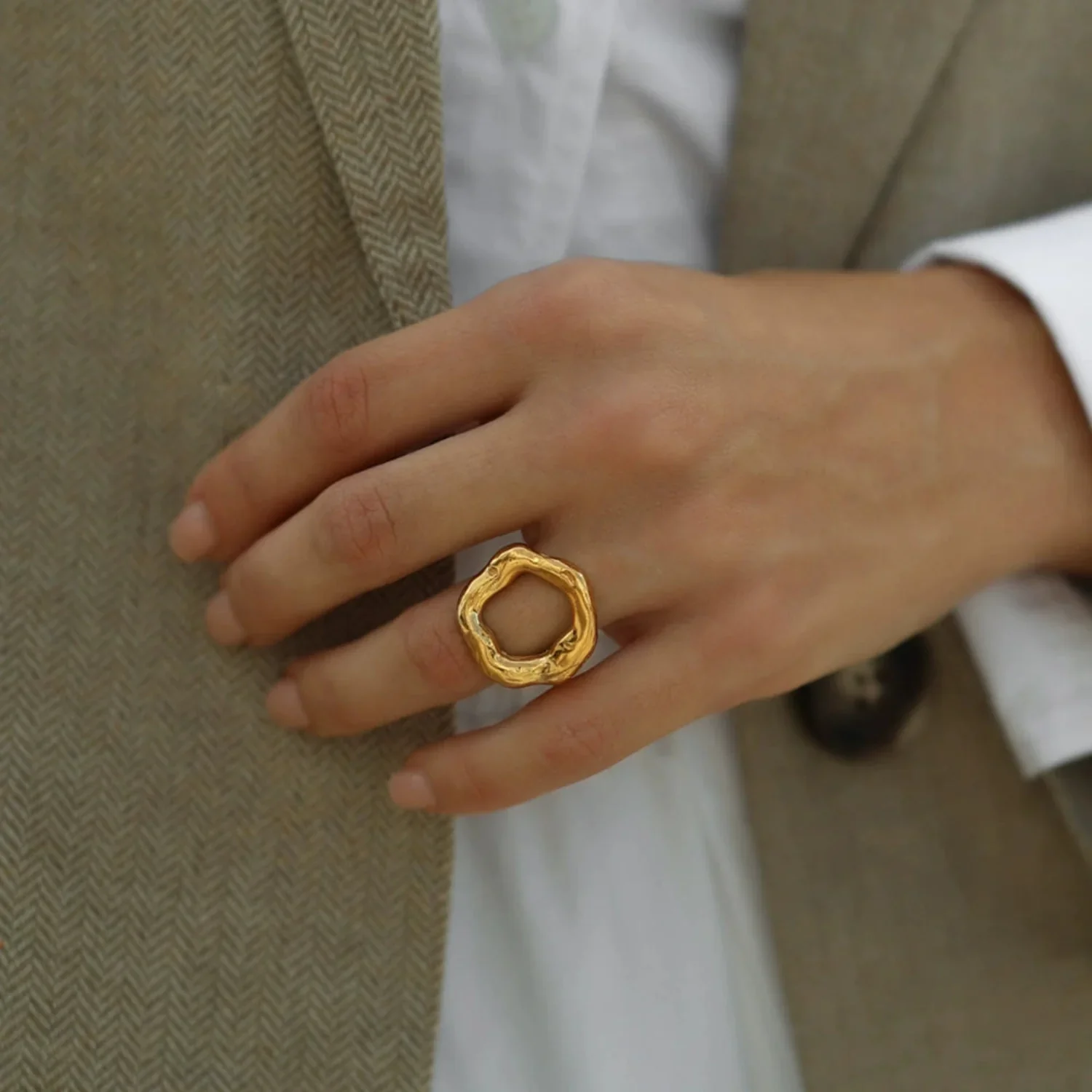 Modern Abstract Wave Gold Ring - Image 2