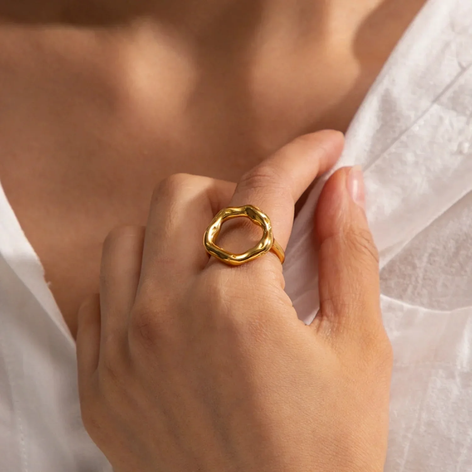 Modern Abstract Wave Gold Ring - Image 3