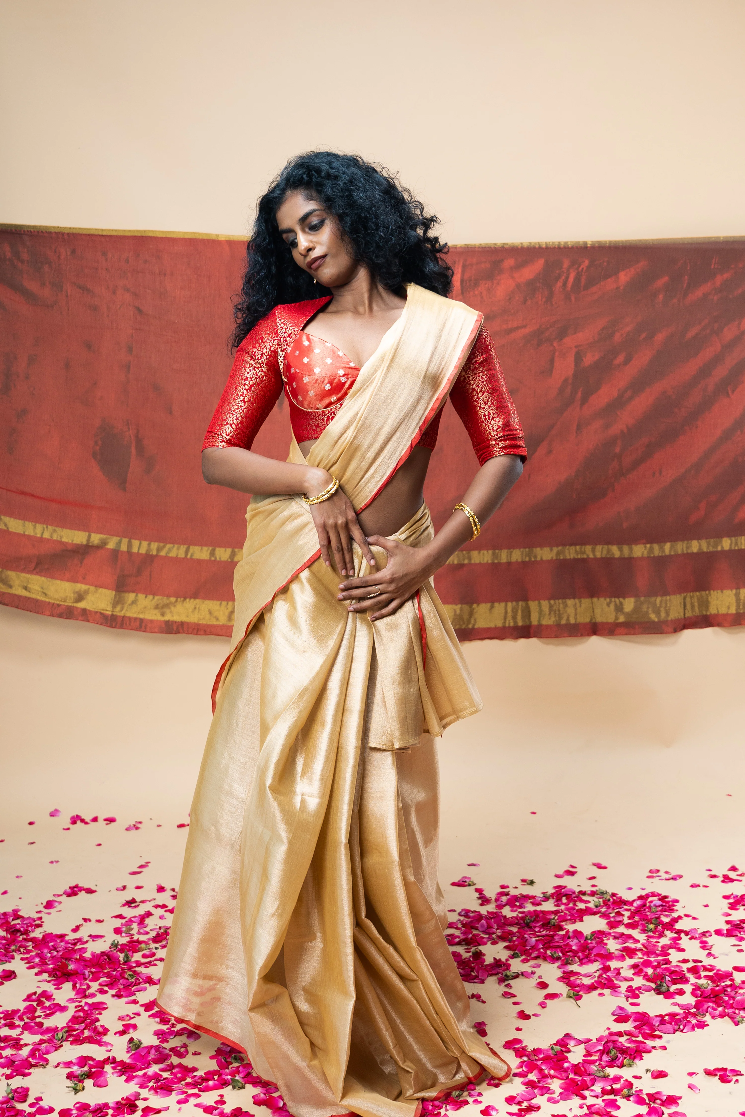 MRIGVI I Rose Gold handwoven tissue saree with red border - Image 4