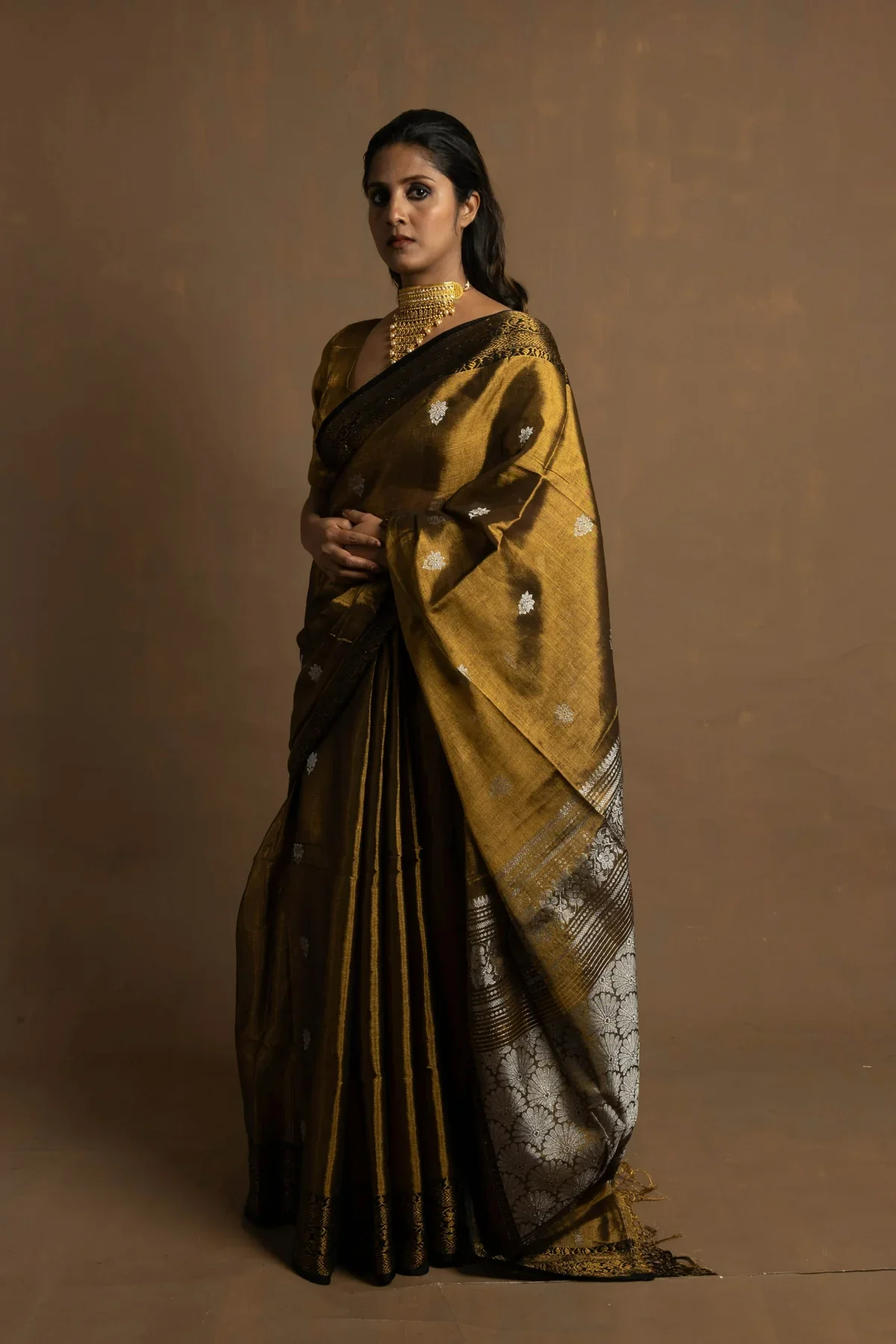 Muharat Handloom Gold Tissue Banarasi Saree - Image 3