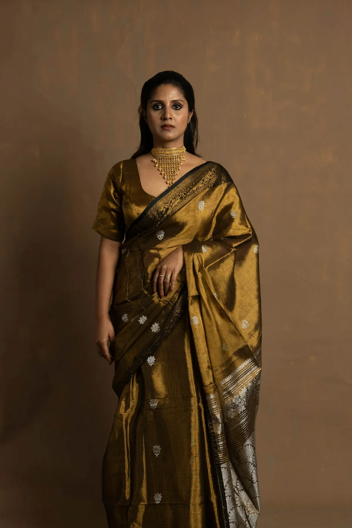 Muharat Handloom Gold Tissue Banarasi Saree - Image 4