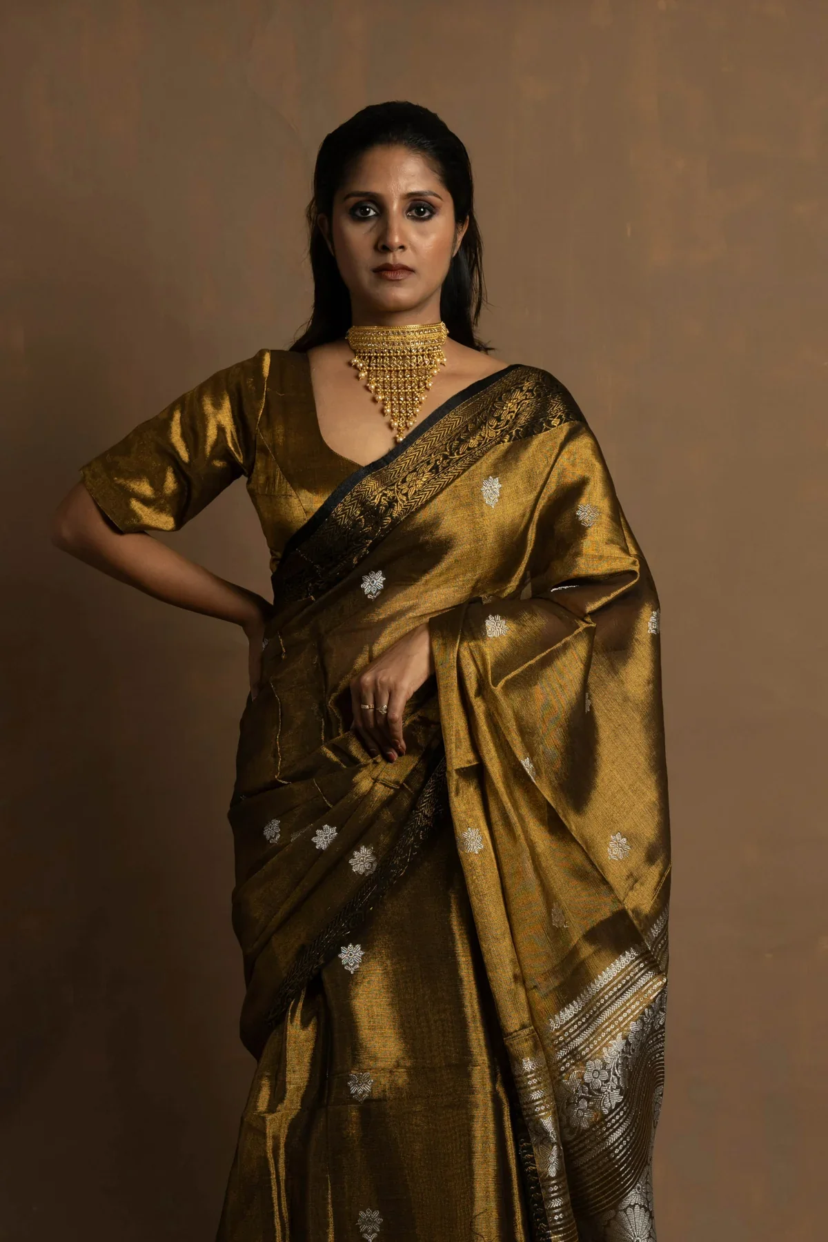 Muharat Handloom Gold Tissue Banarasi Saree - Image 5