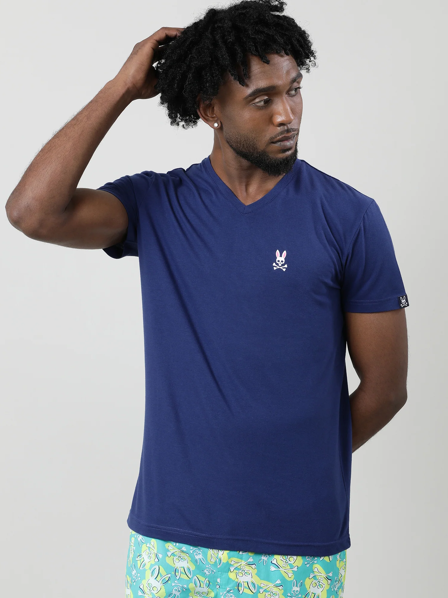 Men Navy Quick-Dry V-Neck Relaxed Fit T-Shirt - Image 3