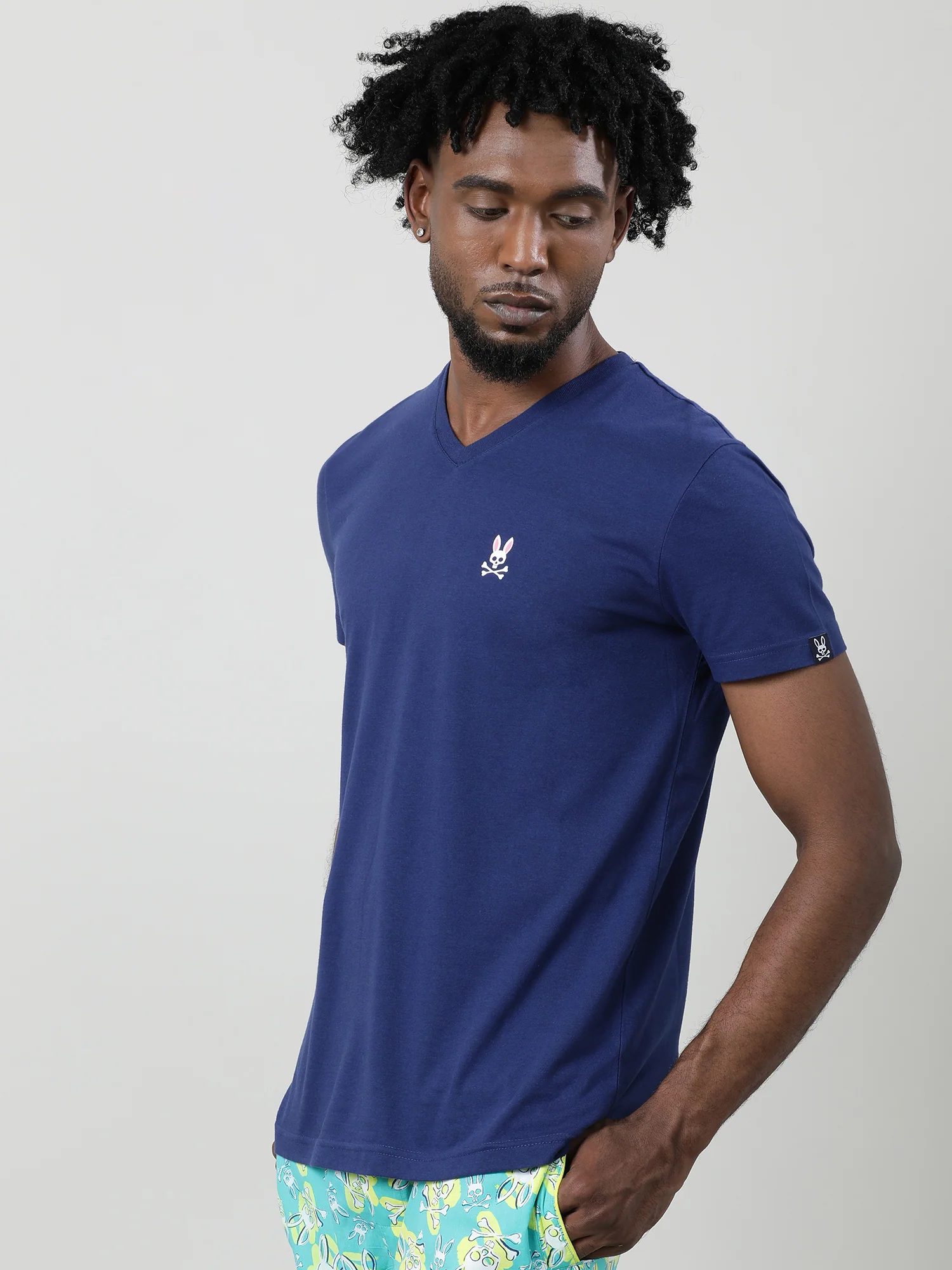 Men Navy Quick-Dry V-Neck Relaxed Fit T-Shirt - Image 4