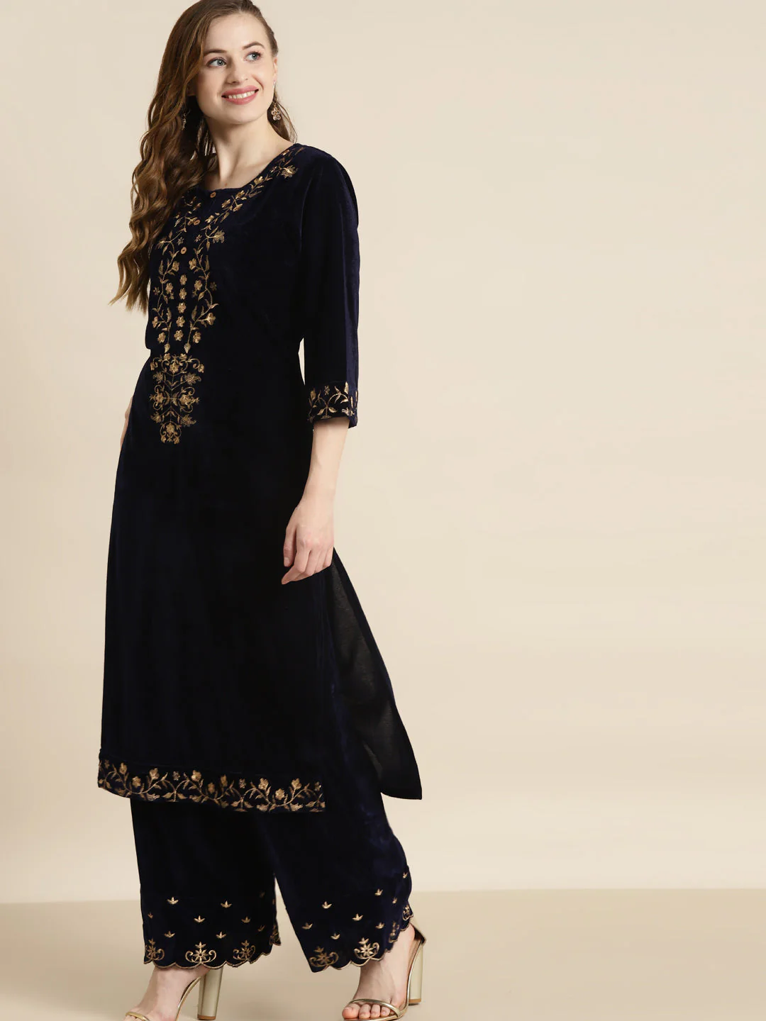 Navy Velvet Floral Zari Embroidery Kurta - Image 4