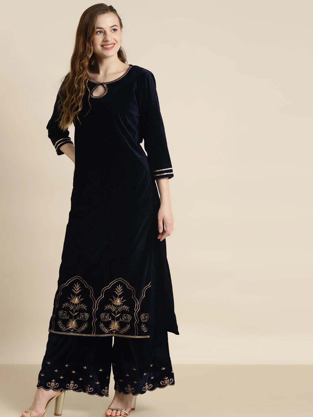 Navy Velvet Hem Zari Embroidered Kurta - Image 3